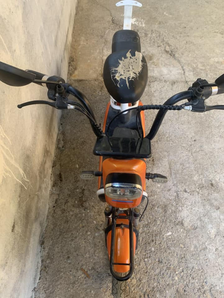 سلام عليكم درجه شحن للبيع دراجه كلشي ماناقصها كلها شغاله لايت عالي ناصي أشاير يمين يسار هورن كله شغاله نقصها بس بطاريات السعر 100 او بيها مجال مكاني قضاء الخالص ***********
