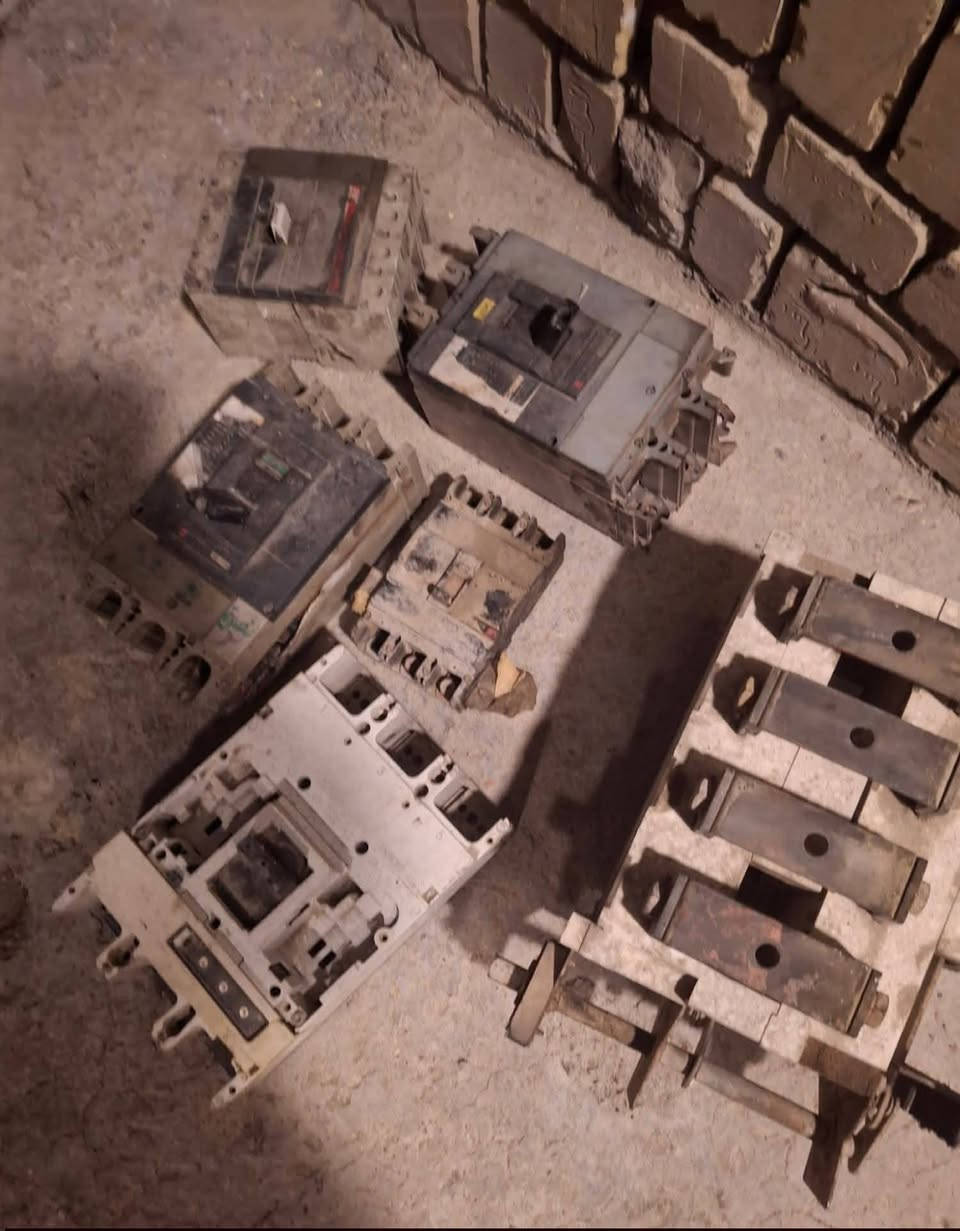 اشتري القواطع المحروقة والعاطلة 
***********
