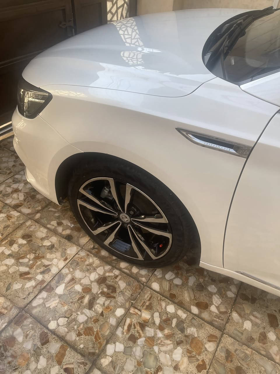 للبيع MG6 موديل 2021 تروفي فول مواصفات . بيها قطعتين صبغ البيبان بس الباقي مكفول حته الدعاميات
رقم  أربيل  
ماشيه 47 الف 
داخل جلد احمر 
سلايد روف 
تشغيل بصمه + بصمه أبواب 
ترحيب عند الفتح  
يدات نيكل 
كشن السايق كهرباء 
دبل سويج بصمه 
شاشه ابل كار بلي 
اوتوا ستوب 
هاند بريك بصمه 
وضعيات قياده سبورت ونورمال 
كل الجام اوتوا 
شفتات بالستيرن 
تبريد منفصل + تبريد خلفي + ثلاجه 
فول تحكم ستيرن
لايت زنون 
لد امامي + لد خلفي 
مري شفط 
ويل 18 
دسكات امامي وخلفي 
كامره دواره + حساس خلفي 
دبل كزوز 
العنوان بغداد البلديات  
السعر ١١٥ وبيها مجال بسيط 
***********
