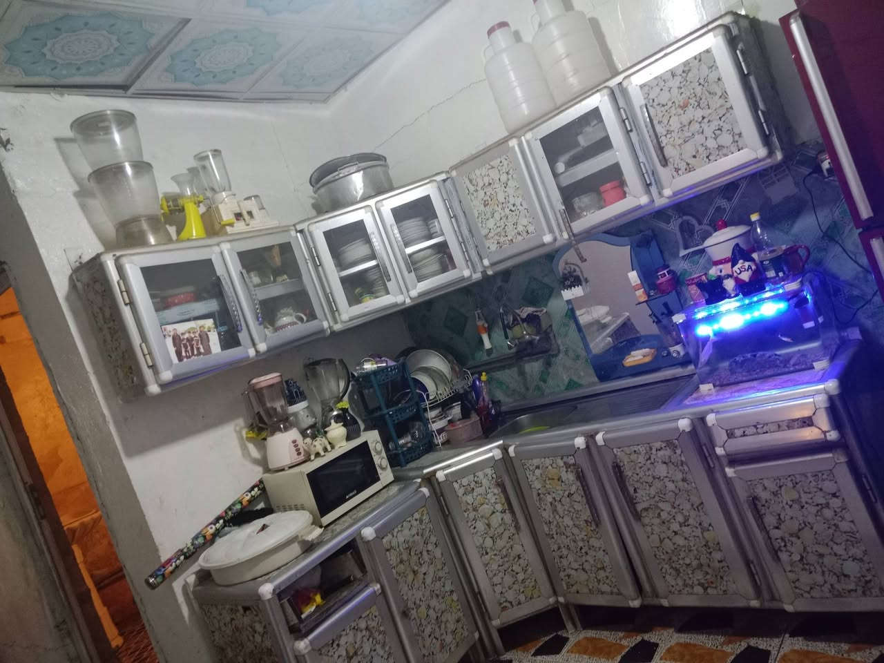 كاونتر فر سنك كامل مابي شي بس نقص جرار سعره 200 وبيه مجال بسيط للشراي الشراي فقط يتصل *********** عنوان حله الاسكان شارع الطاقه
