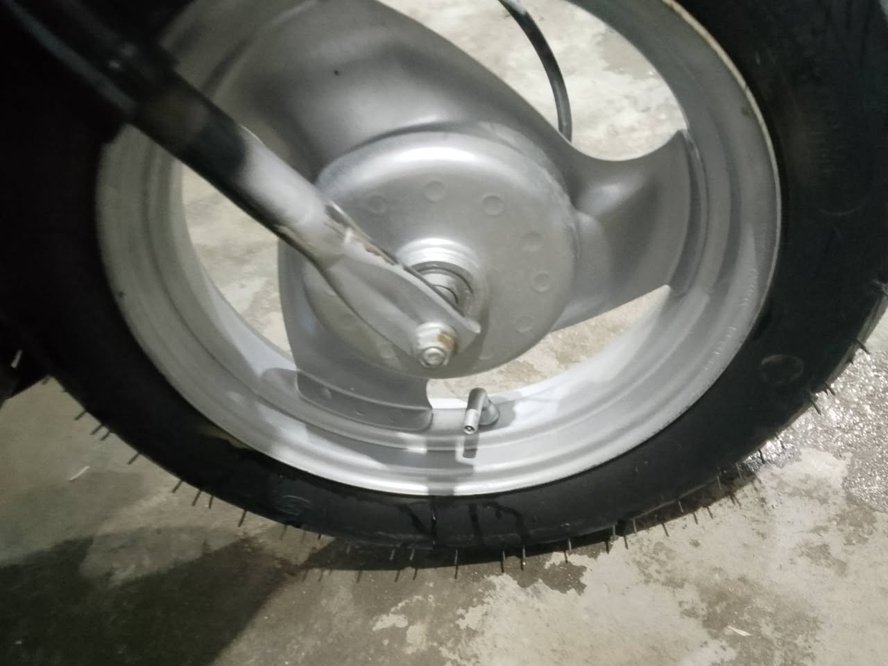 الدراجه عوزه اشاير اماميه وباتري فقط زوج تايرات جدد كفرات جدد المكينه مشروطه وبيه حته ضمان  باقي الدراجه شوفت عينك مناقصه ايشي *********** مكاني كربلاء امن الداخلي السعر  ، 300وبيه مجال جدآ بسيط
