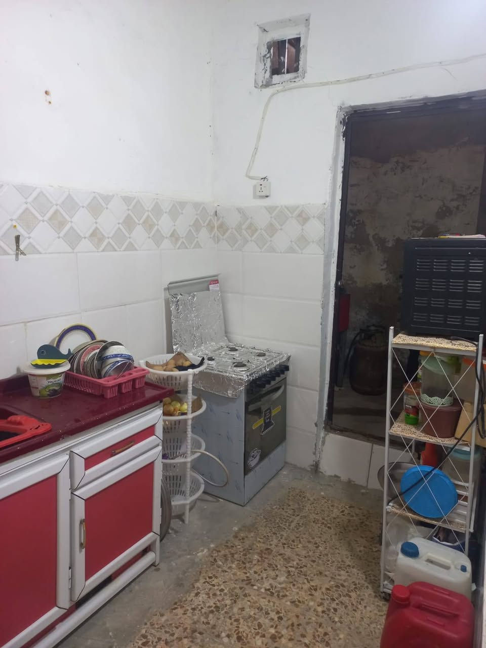 سلام عليكم بيت تجاوز للبيع قرب المنتزة بيت كلة اعكادة اوبي ساحة جبيرة مساحتة 180 اي استفسار  اني مكلف بل نشر***********
