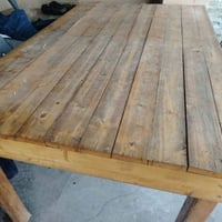 طاولة • كرسي