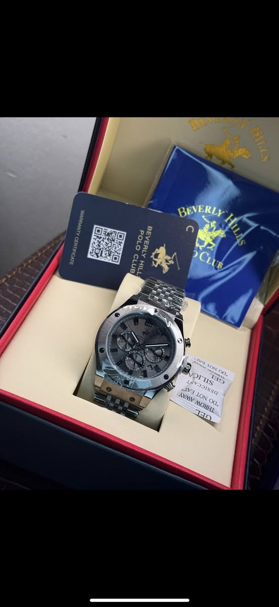 بيفرلي هيلز بولو كلوب
قطر 44 
مينه الرمادي مميزه
سعر 150 دولار
***********
