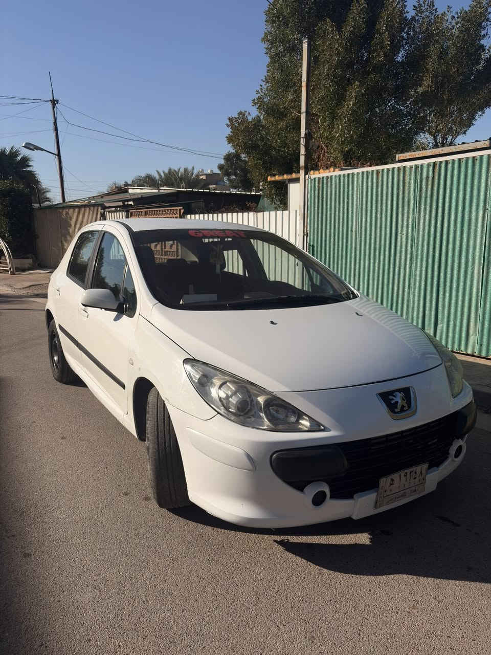 سلام عليكم 
بيجوا 2006(للبيع)
رقم بغداد 
باسمي مداور بنفس اليوم 
سياره بلاديه ونضيفه 
بيها اجزاء بسيطه صبغ للجماليه 
السياره بدون حادث ولا ضربه
مكينه كير خير من الله لا تبخير ولا تنقيص
المكينه جديده مصار شهر من شادها 
مشط جديد 
بور ستيرن جديد
عليها ادامه كامله 
تبريد فريز جديد 
مكاني حي جهاد 
***********
