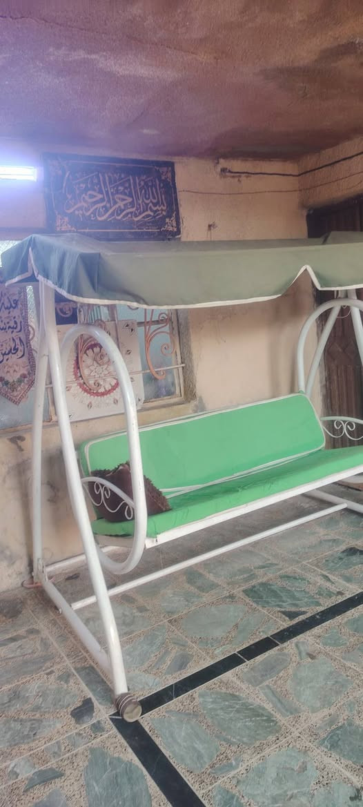 للبيع مرجوحة مثل ما واظح بل صور بغداد مبايل *********** السعر ٣٠٠
