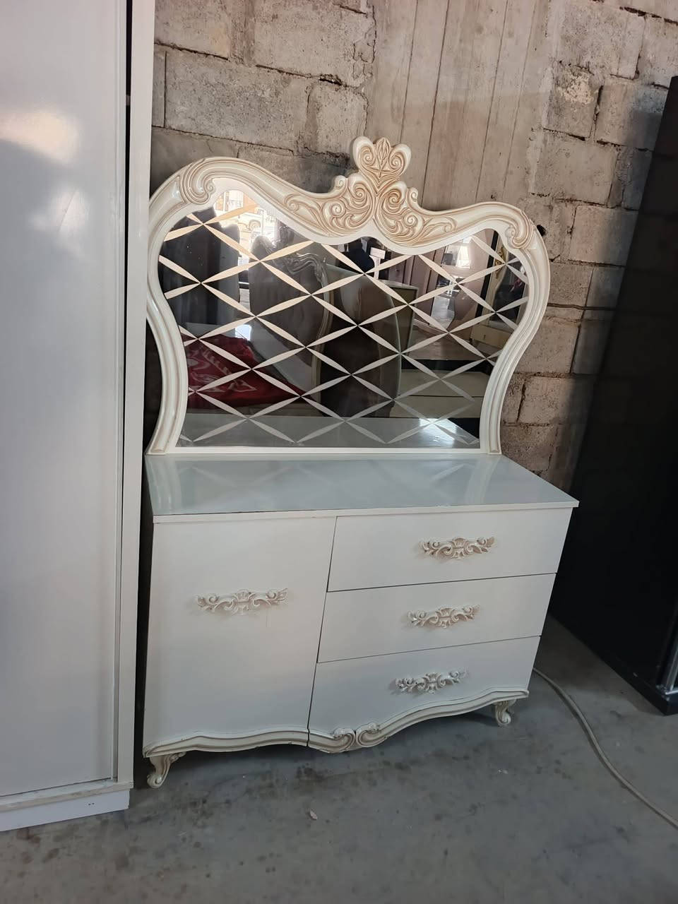 غرفه نوم للبيع كلش نظيف 9 قطع ملكي سعر 450 الف سارعو بل حجز عنوان كركوك ***********
