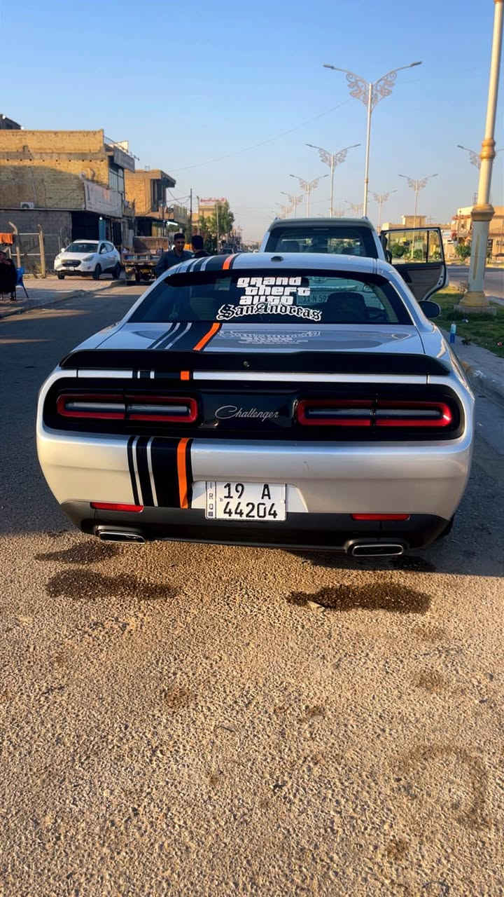 السلام عليكم 
جالنجر 2023 SXT
 رقم كربلاء الدولي
هزه سنويه وارقام جدد باسمي شخصيا 
تحويل وين ميعجبك 
مكينه 3600
حادثه جاملغ وبنيد وطخه بجاملغ خلفي 
صبغ 4 قطع صفحه سائق وبنيد
بيه تعمير بدايه شاصي ولغد يسره بدايته
مواصفات SXT معروفه
ماشيه تقريبا 30 الف 
لايت زنون اصلي 
عدسات اوركال متغير 360 لون
كير ومكينه وصدر وتبريد مكفولات 
مكانه بغداد الكرخ 
السعر ١٤٩ بيع او مراوس 
*********** بغداد, العراق
