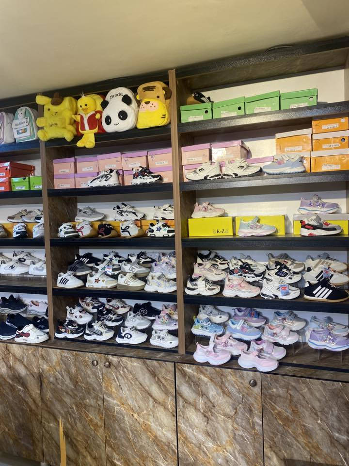 سلام عليكم ديكور خشب. كامل جديد لون مثل ماموضح بصوره يتكون من باترينات وقطعات افقيه يرهم عرض احذيه او ملابس حسب شغلك باقي التفاصيل ***********

كربلاء
