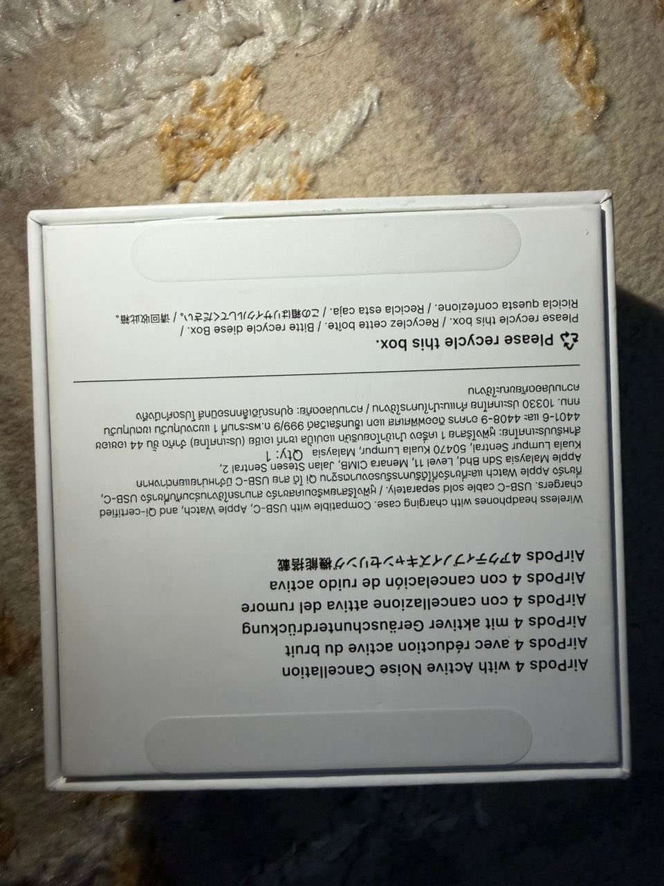 هاي AirPods الجيل الرابع (AirPods 4)
وبالضبط نسخة Active Noise Cancellation (عزل ضوضاء).

الدليل:
 • مكتوب: AirPods 4 with Active Noise Cancellation
 • يعني مو AirPods 3 ولا Pro، هذا جيل رابع نا
جديد.
مجرد مفتوحه من الكارتون خلي سعرك اذا عجبني اني ادخلك خاص لا تراسلني خلي سعرك بتعليق والله وياك


**إذا كنت صاحب هذا الإعلان وتريد حذفه لأي سبب، رجاءا أرسل رسالة إلى الدعم الفني**