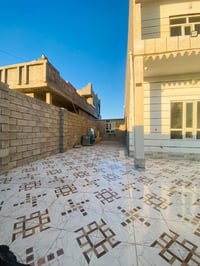 بناء حديث • ٦٠٠م • ربعة واسعة