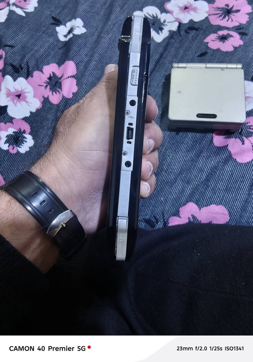 سلام عليكم GAME BoY ADVNCE SP مبرمج محورله شحن تايبسي والعاب بيه ١٠٠لعبة متحتاج تشتري كاسيت  وpsp موديل 3000 كفر جديد بطارية جديدة شحن كيبل يشحن وينقل بس الكيبل يبيعونة ب١٠الاف جهاز رامه ٣٢متروس العاب حتى بلي وان بيه  هم ربع دينار متصرف عليه  الاسعار الكيم بوي ٦٥الف وال بي اس بي ١٢٥قفل  العنوان البصرة يوجد توصيل رقم وتساب موجود ***********
