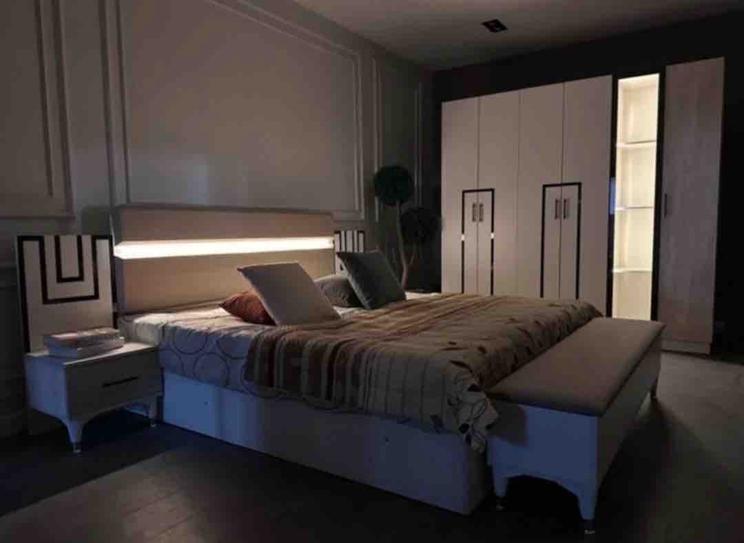 غرفة نوم تركيا 
*معمل اصلي دافنس*

*نفس الصور والفديو طبق الاصل*

*سرير مخزن* 

*اناره بالكومديات*

ملاحظة الشد مع التوصيل مجاني
عروض اسعار مناسبه 
الغرفه جديده 

التواصل وتساب ***********