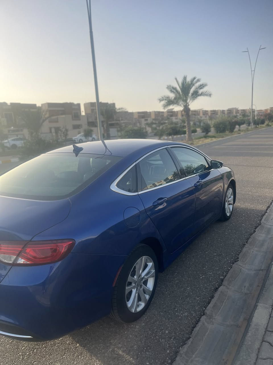 للبيع كرايسلر 200 (Chrysler 200) - بحالة ممتازة ولون مميز

للبيع سيارة كرايسلر 200، تجمع بين الأناقة الأمريكية والأداء العملي. السيارة نظيفة جداً وجاهزة للاستخدام الفوري.
المواصفات:
المحرك: 4 سلندر بسعة 2.4 لتر (Tigershark) - اقتصادي جداً في استهلاك الوقود وقوي الأداء.
اللون: أزرق ملكي (جذاب ومميز).
ناقل الحركة: أوتوماتيك 9 سرعات (تبديلات سلسة).
الحالة العامة: (4 قطع ضرر اني انطيك حزام گير ومحرك شرط انطييك بيهن سياارة استعمال منزلي واقتصادية الى درجه ).
المميزات الإضافية: (دخول ذكي، تشغيل بصمة، شاشة، تحكم سكان، مثبت سرعة ، كشنات جلد كهربائية ).

السعر المطلوب: (10,000$)
للتواصل والاستفسار: (***********)
العنوان كركوك .
