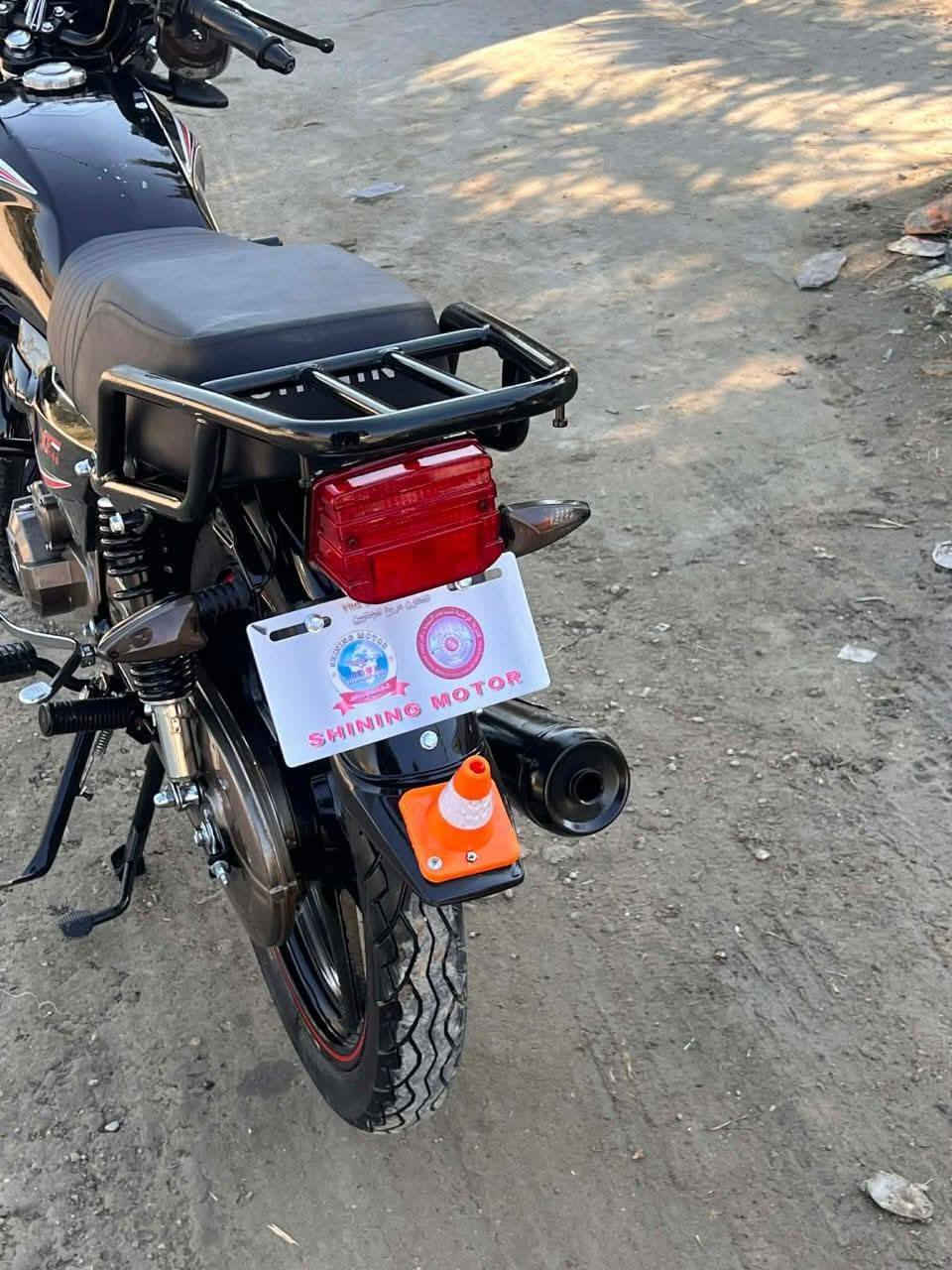 السلام عليكم دراجه موديل 25كفاله عامه اوراق كامله  طالعه بشهر السادس مكاني بابل القاسم ناحيه الطليعه وتفاصيل اكثر خاص او ***********
