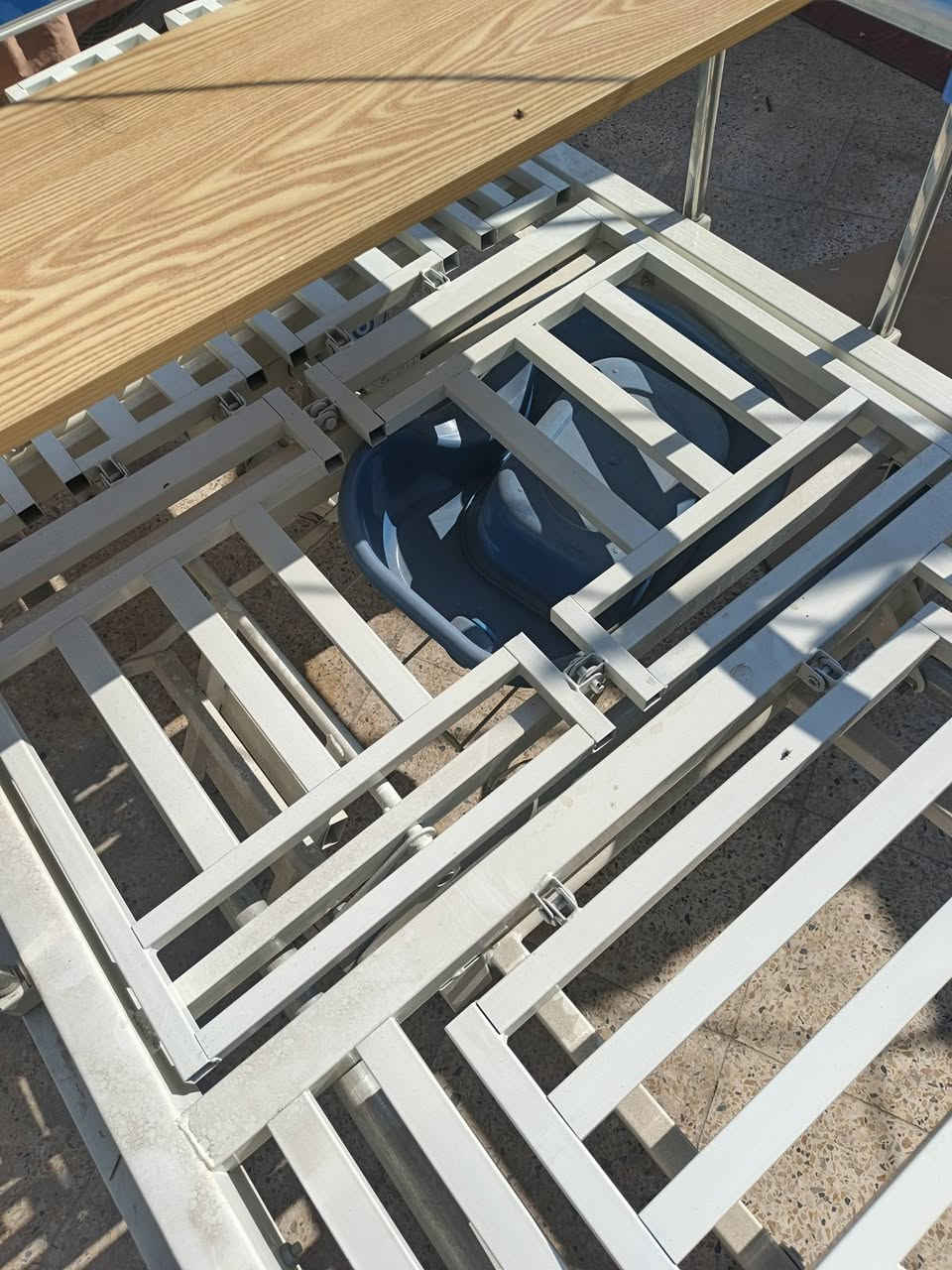 السلام عليكم
سرير طبي جديد مشتريه ٤٣٠ الف استعمال خفيف
هوه والمندر مالته للبيع سعره ٣٢٥ الف 
البصره الحكيميه ***********
