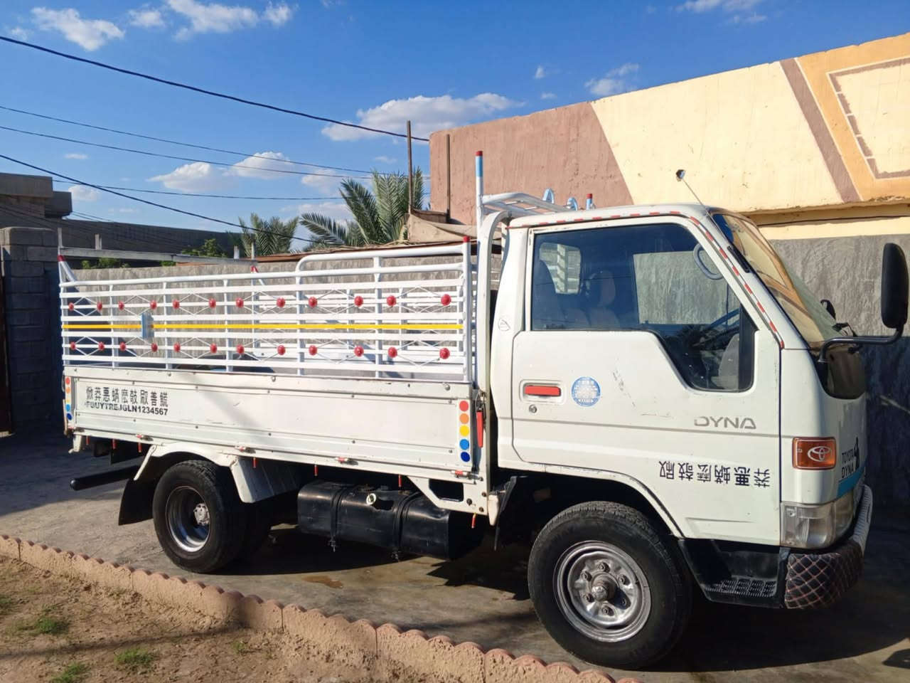 سلام عليكم كيا تويوتا للبيع بدون اراقام كهربيات كلها شغاله تخم تاير جديد باتري جديد راديتر جديد جام كهرباي مابيها اي نقص محرك تو واي  ***********
