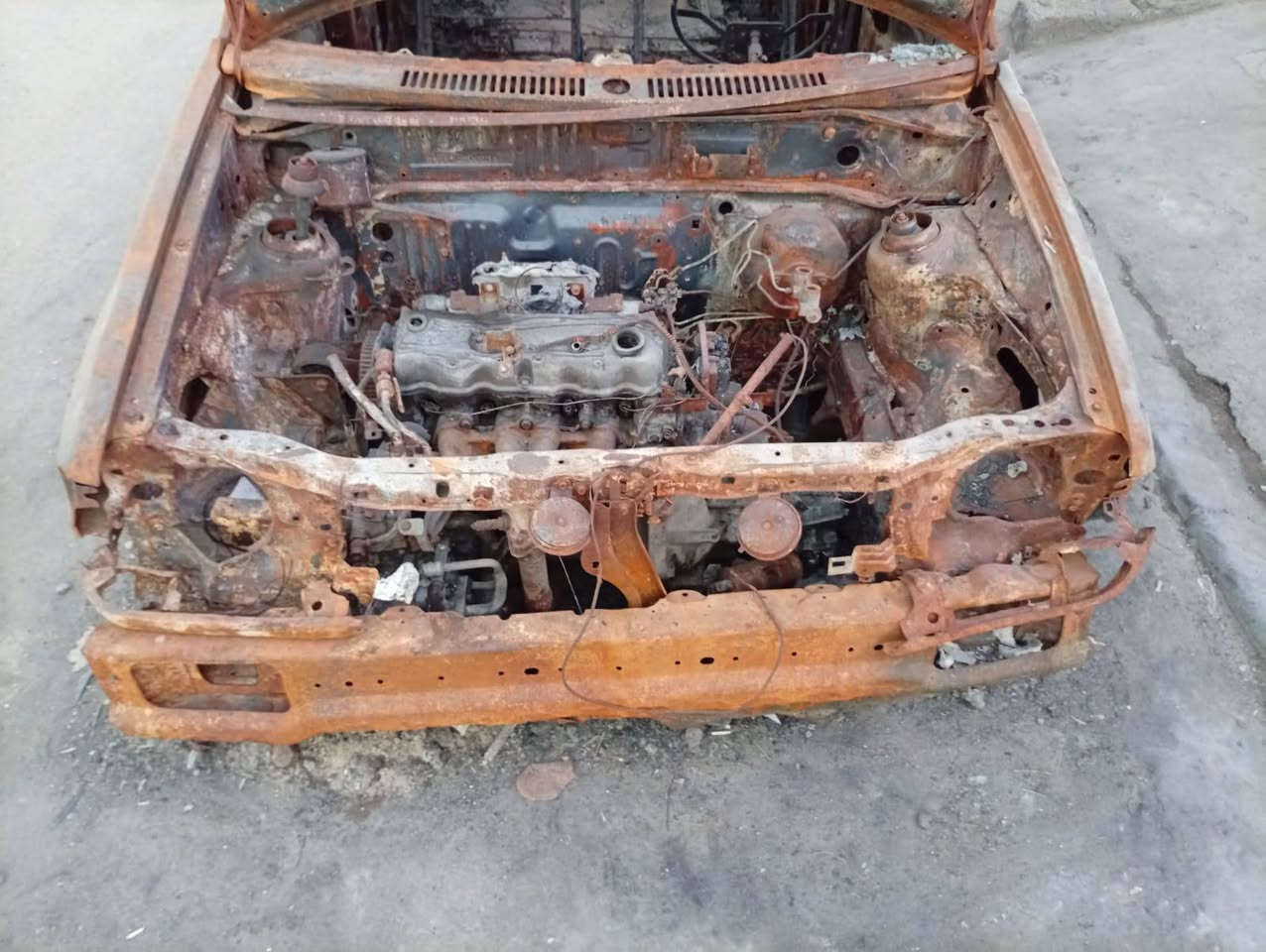 سلام عليكم اخوان عندي هاي سياره سايبه صفره  احتركت ونايمه ع كلبي  بيهه سنويه والرقم موجودات السنويه مو بسمي بسم الشركه مال سيارات والصراحه ماعرف ياهو يشتريهه ف كلت انشرهه هناه وعنوان البصره ابي الخصيب وهذه رقمي ***********
