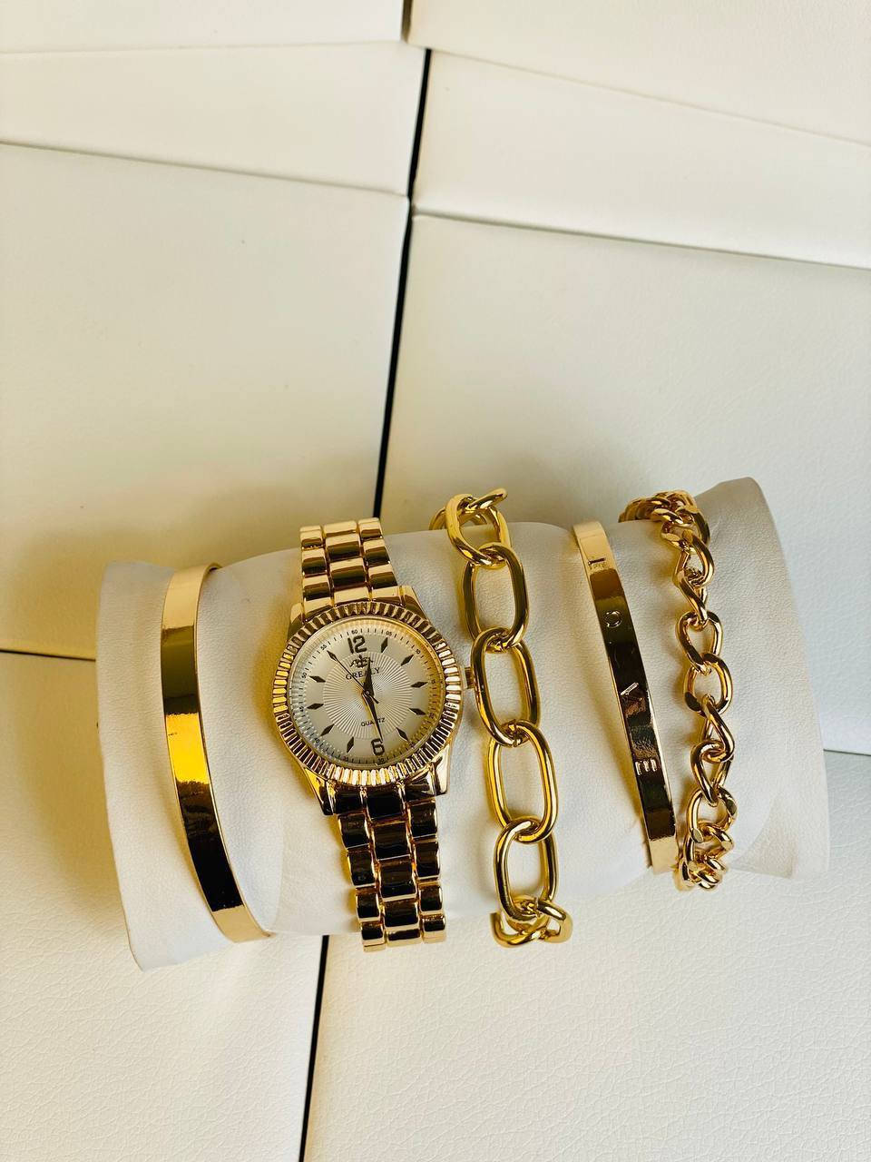 جديدنا مميز💋
♥️سيت اكسسوار♥️

بوكس 🎁 سيت ساعة نسائي
اللون ذهبي يحتوي على. 
ساعة * و سوارات عدد 4  *  طلاء ثابت 💯🔥
بوكس نسائي نازك ♥️
مع علبه خاصه ومميزة

مميزات البكج. 
✅ماكنة ياباني
✅طلاء ثابت
✅ضد الماء
✅ضد الخدش 
@إشارة للطلب والاستفسار خاص


**إذا كنت صاحب هذا الإعلان وتريد حذفه لأي سبب، رجاءا أرسل رسالة إلى الدعم الفني**