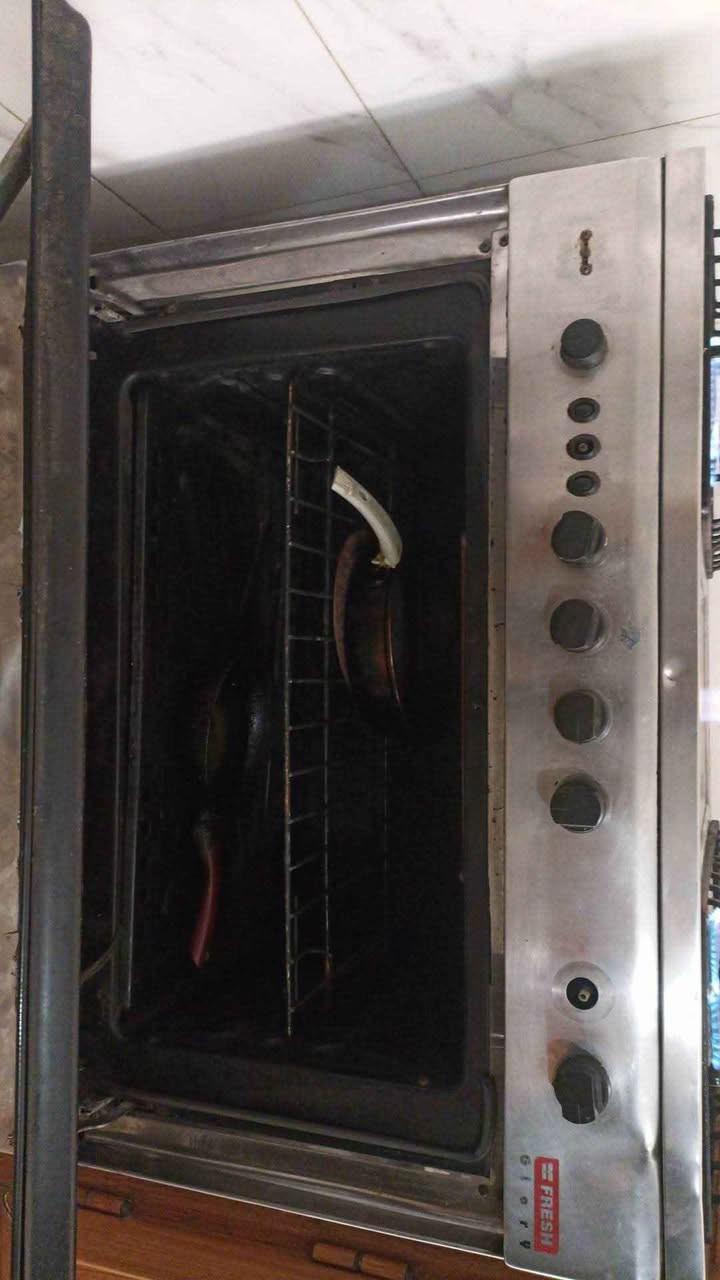 السلام عليكم ورحمه الله وبركاته 
طباخات نظيفات شغالات حتى الفرن يشتغل للبيع مكانه الطشاش للاتصال *********** وسعرهن مناسب دهل اوران, واسط
