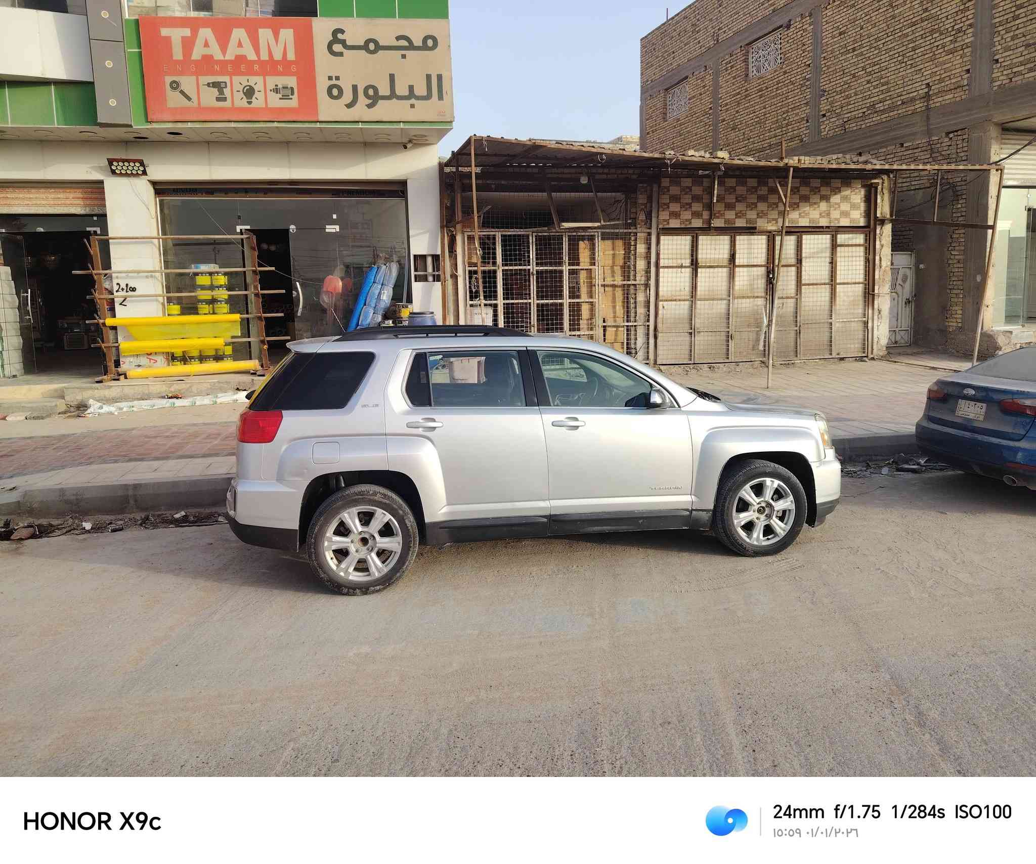 جمسي تيران 2017 للبيع السعر 110 وبيها مجال سياره ضربتها شويه من البنيد والباب الصدر والجاملغ بيها صبغ صفحه وبداية تبخير قليل مودوم تنقص بالتبديله نص لتر إلى 3/4 تبريد ثلج كامله السياره للعلم مصبوغه الصفحه البيها لحادث لان جردت ***********
