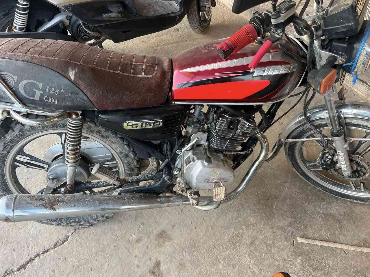 دراجه تايكر  5 كير موديل ٢٠٢٠ نضيفه ماناقصها شي سلف هندر شغال مكينه ناعمه كير ناعم هورن شغال السعر 370 مكاني الديوم رقم ***********
