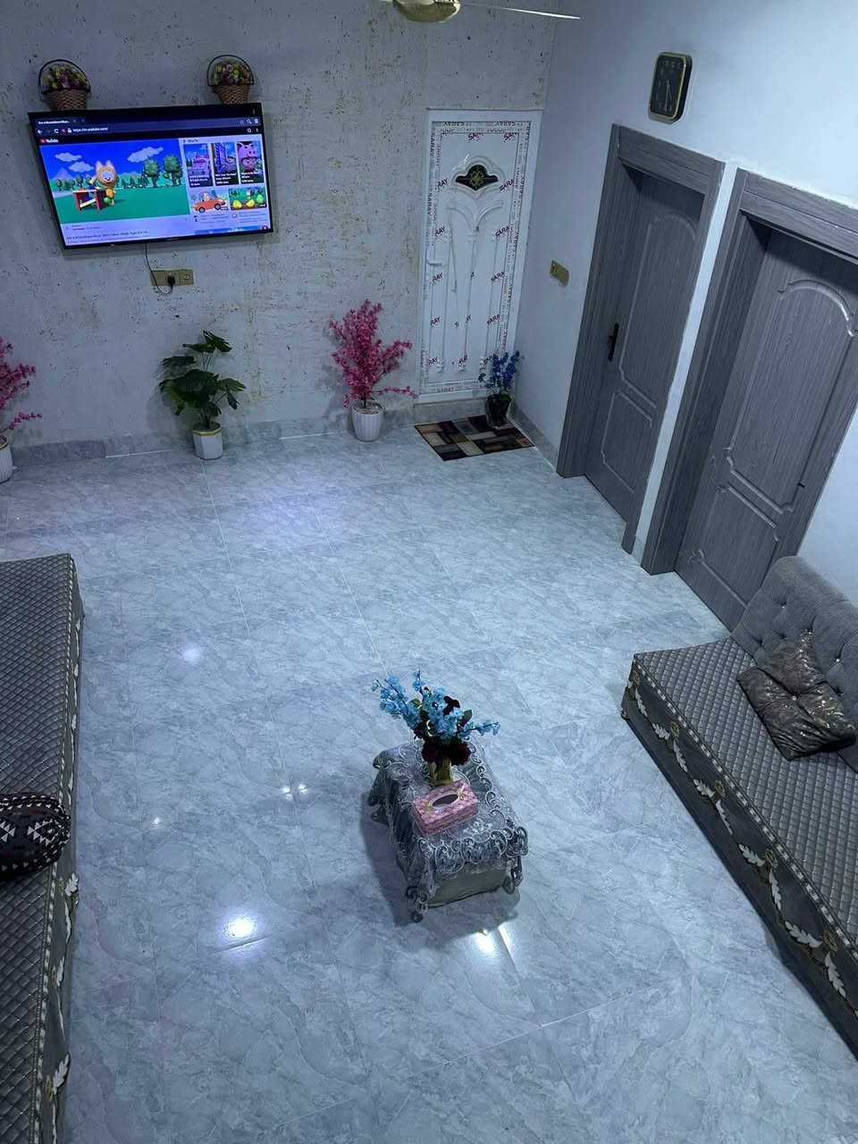 إعلان رقم ٥٨٣
دار للبيع المساحة ٢٠٠م طابق واحد زراعي# فول مواصفات الموقع كركوك حي العسكري الموقع مميز جدا خلف التجاري فرع اسوق البركه الدار نظام دكت #سقوف مغربي 
التفاصيل الدار :كراج سيارة #استقبال# غرفتين نوم # هول كبير  مطبخ حار بارد +بيتونه كبيره بناء حديث 
كونتر تفصال هديه مع الدار مع مبرده حجم كبير دكت
مشمول بقرار التمليك الاستفسار اكثر الاتصال بالرقم الموبايل 
***********
