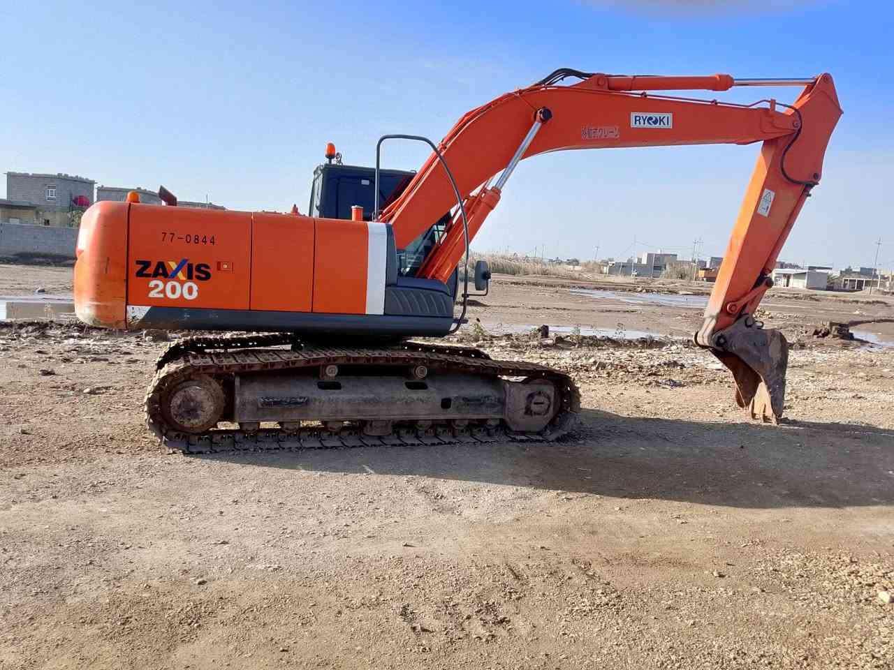 حفاره للبيع 13ياباني اصل مكفوله من مضخه محرك حداديه سنويه مجدده سنة 30بسمي تحويل  ساعات العمل 11الف الشراي يتصل ***********. *********** مكان النعمانيه
