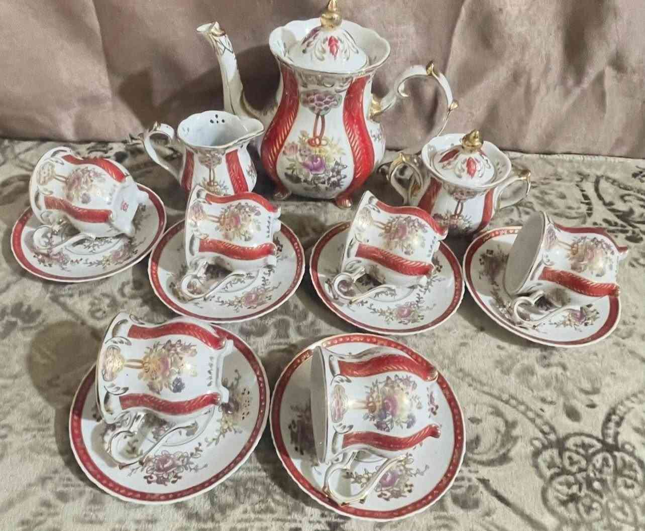 (‏بعض الكلام جميل لكن تبقى الأفعال اجمَل)
مساء الخير والبركة عليكم جميعاً 
طقم شاي (١٧) قطعه ياباني مختوم اسواق مركزيه ضخم جداً ومميز لون رائع يتكون من قوري كبير سعة لترين وشكردان وحليبدان و(٦) اكواب مع صحونها الطقم بي قاعده وارجل من الاسفل بكل القطع السعر خاص لطفاً يوجد توصبل لكل محافظاتنا الحبيبه


**إذا كنت صاحب هذا الإعلان وتريد حذفه لأي سبب، رجاءا أرسل رسالة إلى الدعم الفني**