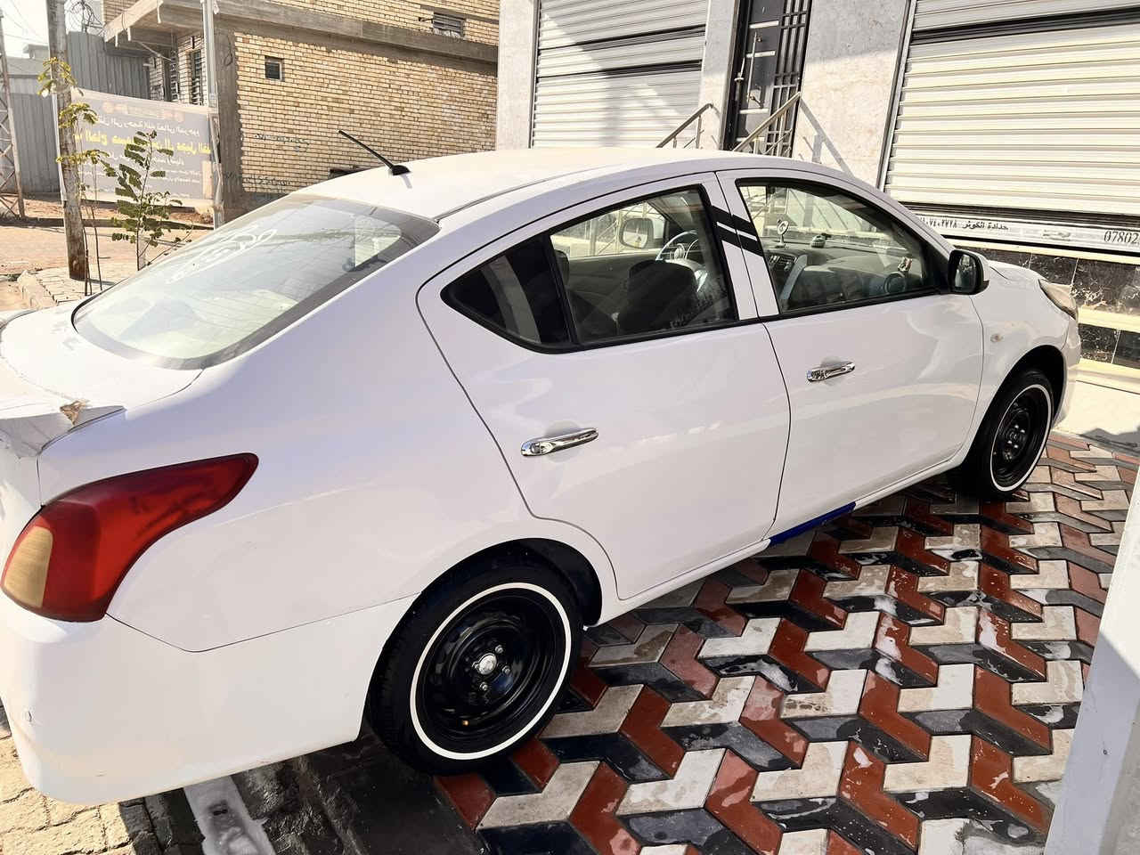 سلام عليكم نيسان صني هندي 2019 رقم اربيل الماني بسم شركه شرط تريد وكاله تريد مداور السياره بيها شبر صبغ بالجاملغ الامامي فقط بدون فتح والباقي كفاله حتى من البارد ماشيه 170 مكاني نجف *********** السعر 105 وبيها مجال قليل
