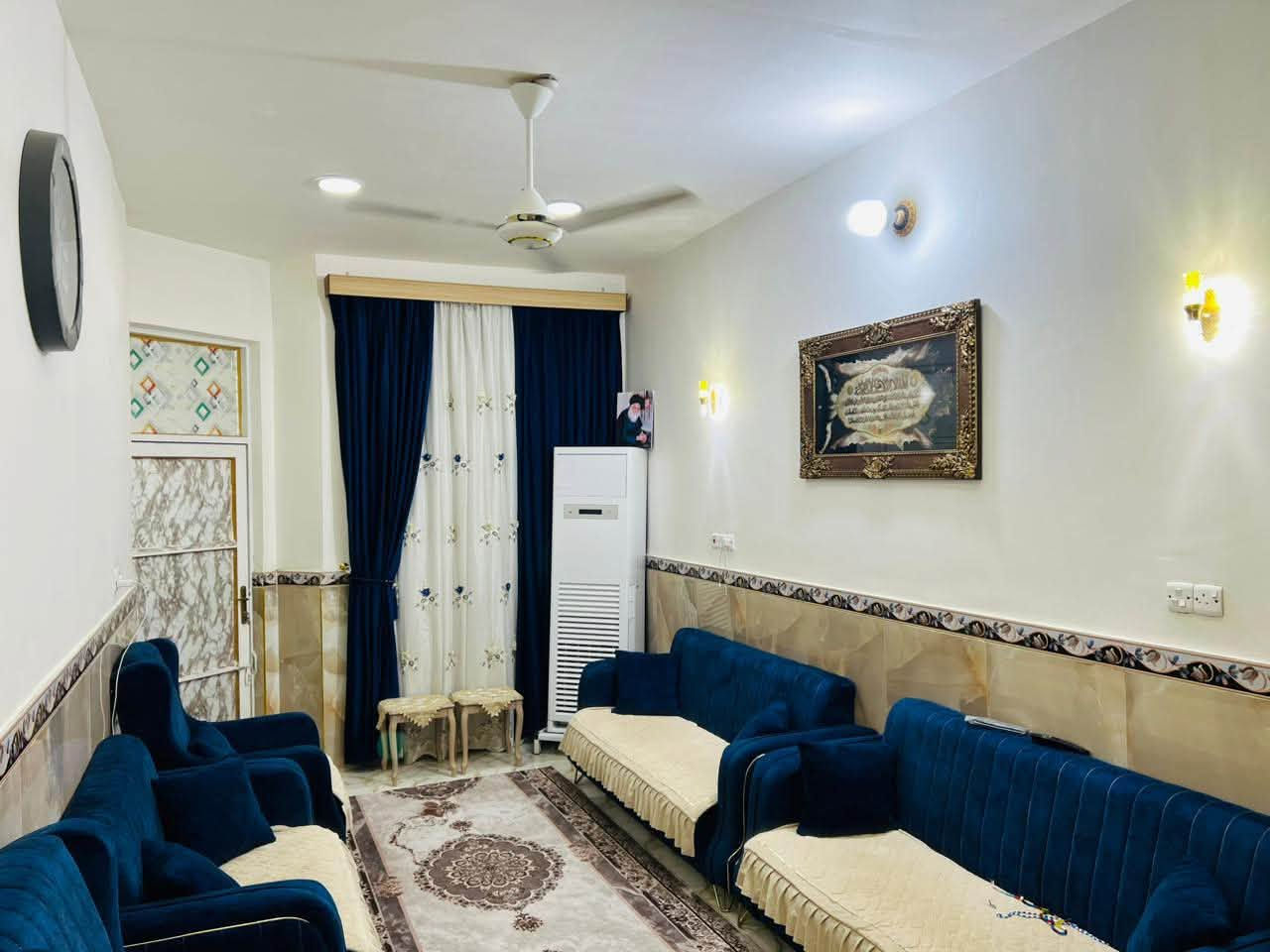 المساحه 130 بناء حديث 
مطلوب اسكان 42
حي شهداء قرب جسر الزهور الخدامي 
البيت طابقين 
3غرف +صحيات3+دوانيه +مطبخ+صاله+طرمه + منور 
الاستفسار*********** السعر معه السكان ب 160 وبي مجال الشراي تواصل على الرقم
