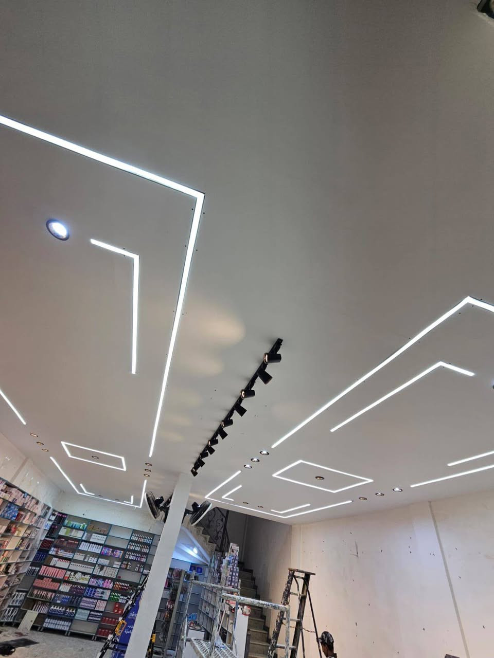 ⚡ فني كهربائي متخصص في التأسيسات الكهربائية ⚡
🔌 تنفيذ جميع أعمال الكهرباء بإحتراف:

تأسيس بوري _ تأسيس سيمنس

 محلات _ منازل _ شقق _ بنايات

🔥 أنظمة حديثة:

شبكات الإنترنت

كاميرات المراقبة

⚙️ تصميم و تنفيذ :

بوردات سيطرة عادية ومتطورة 

🛠️ صيانة - ترميم - تحديث شامل

📞 للتواصل: ***********
