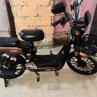 دراجة شحن HUS حجم 20  نضيفة جدا فقط البطارية نص عمر السعر 300 مراوس عا...