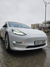 تيسلا مودل ٣ موديل ٢٠٢٢/٩ تك ماطور رقم شمالي بأسمي  ما بها اي خلل و عي...