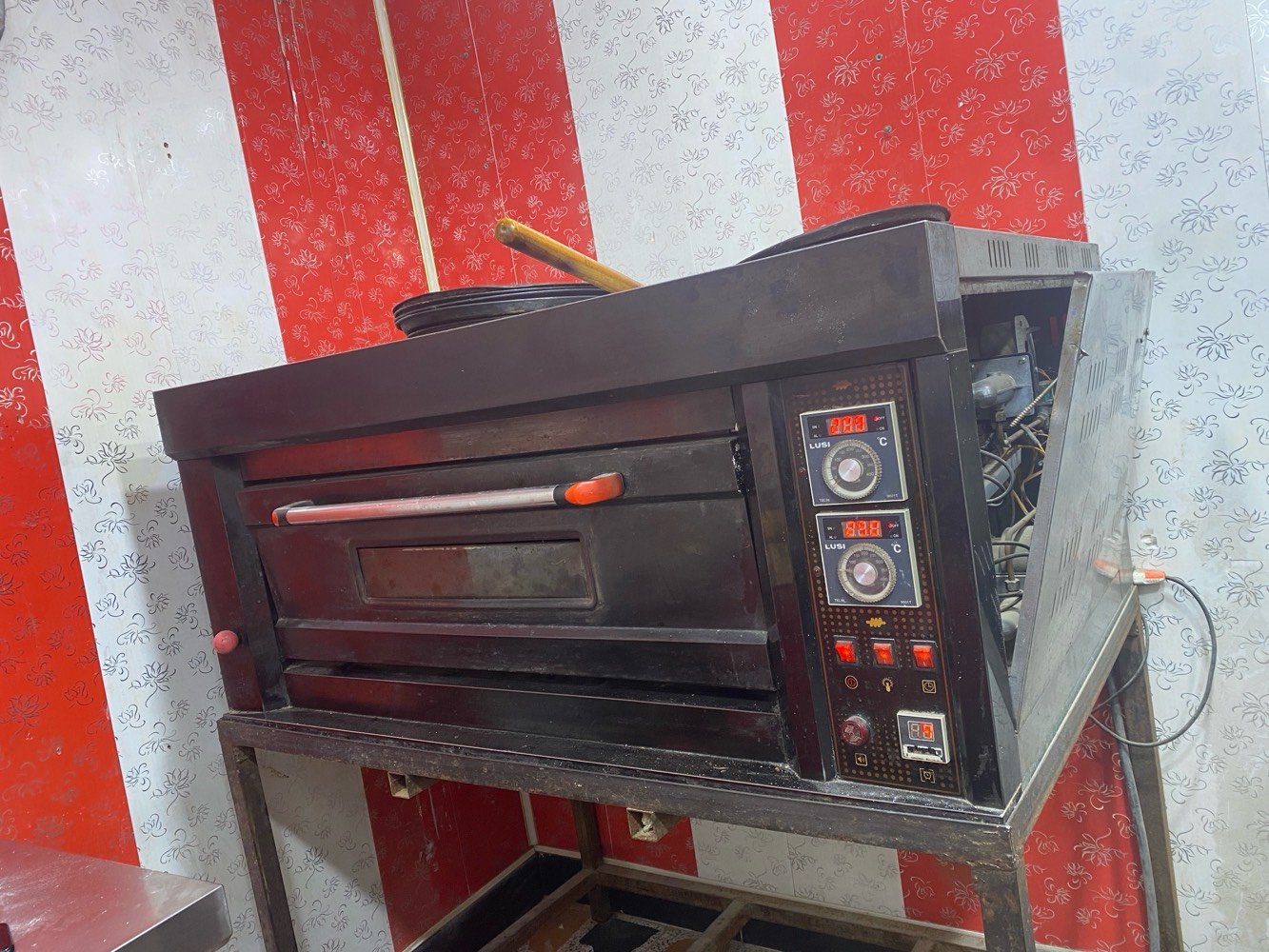 محل للبيع مع كامل ملحقات بعد بيه ملحقات غير الي بصوره 
المحال صار اربع سنوات يشتغل + بيه توصيل ع المنطاقه كامله

العنوان : الناصريه اريدو شارع مستشفى القلب 
قرب مجمع ابو زينب 