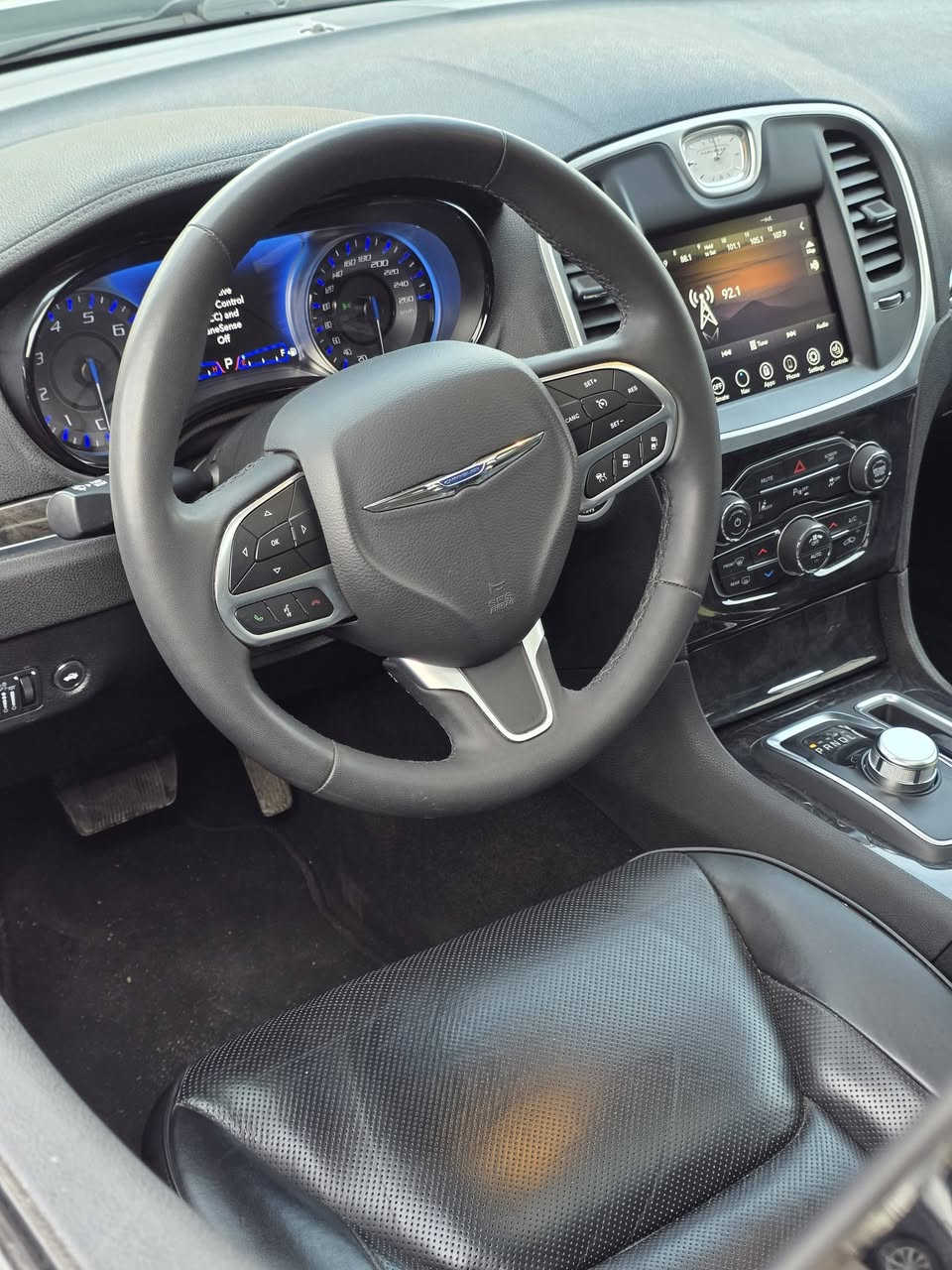 السلام عليكم
Chrysler 300 Tourin  2023

فول مواصفات 
بانوراما 
ردار امامي و جانبي 
دبل لحيه بچم عريض 
حساسات اماميه و خلفيه 
كشن ميموري 
كشنات هيتر 
بدون ضرر 
بدون ايرباگ 
فقط ٣ قطع رش امريكا 
باب خلف السائق 
 جاملغ خلف السائق 
قبغ صندوك
السعر 30.000$


**إذا كنت صاحب هذا الإعلان وتريد حذفه لأي سبب، رجاءا أرسل رسالة إلى الدعم الفني**