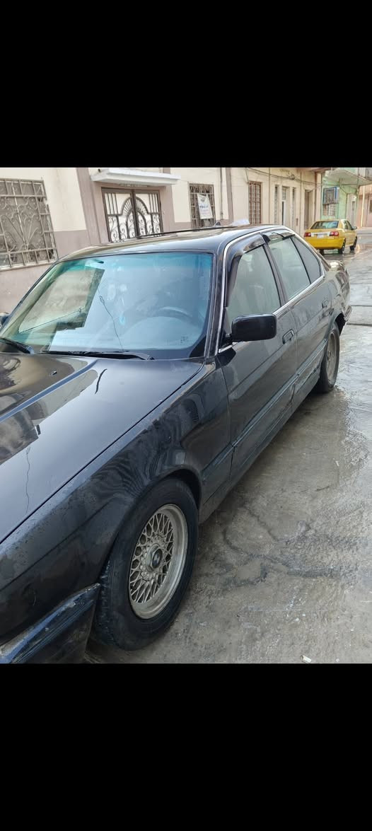 بيم 225 موديل 91 نظيفه كدام العين كير ومكينه وتايرات
رقم نينوى الماني ابيض باااسمي السعر 40 وبيها مجال.. 
رقم الهاتف ***********
