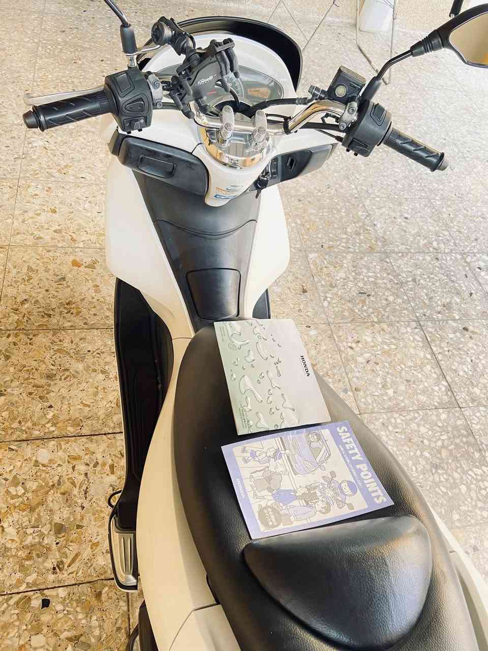 سلام عليكم
دراجة PCX جيل اول ياباني سويجات اثنين موجودات حتة الكتلوكات موجودات  الدراجة نضيفة كفرات كلة بلادي

دراجة ماشية 18الف حقيقي صارلهة شهرين من نازلة رمبة

حساس ازدحام ستان كهربائي دراجة نضافة فول 

سعر 15/$ورقة وبيهة مجال 

مكاني بغداد الزعفرانية 

***********
