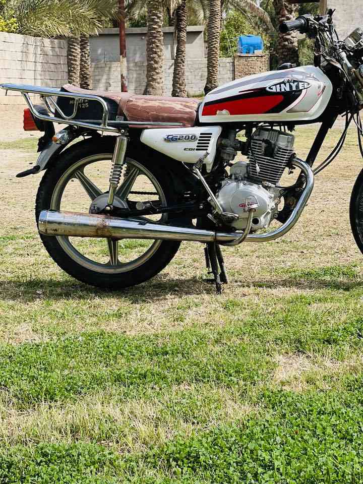 لسلام وعليكم هاي الدراجة للبيع مكاني ديالى بلدروز امام عسكر دراجة ما ناقصه شي السعر 350 وبي مجال بسيط (***********)
