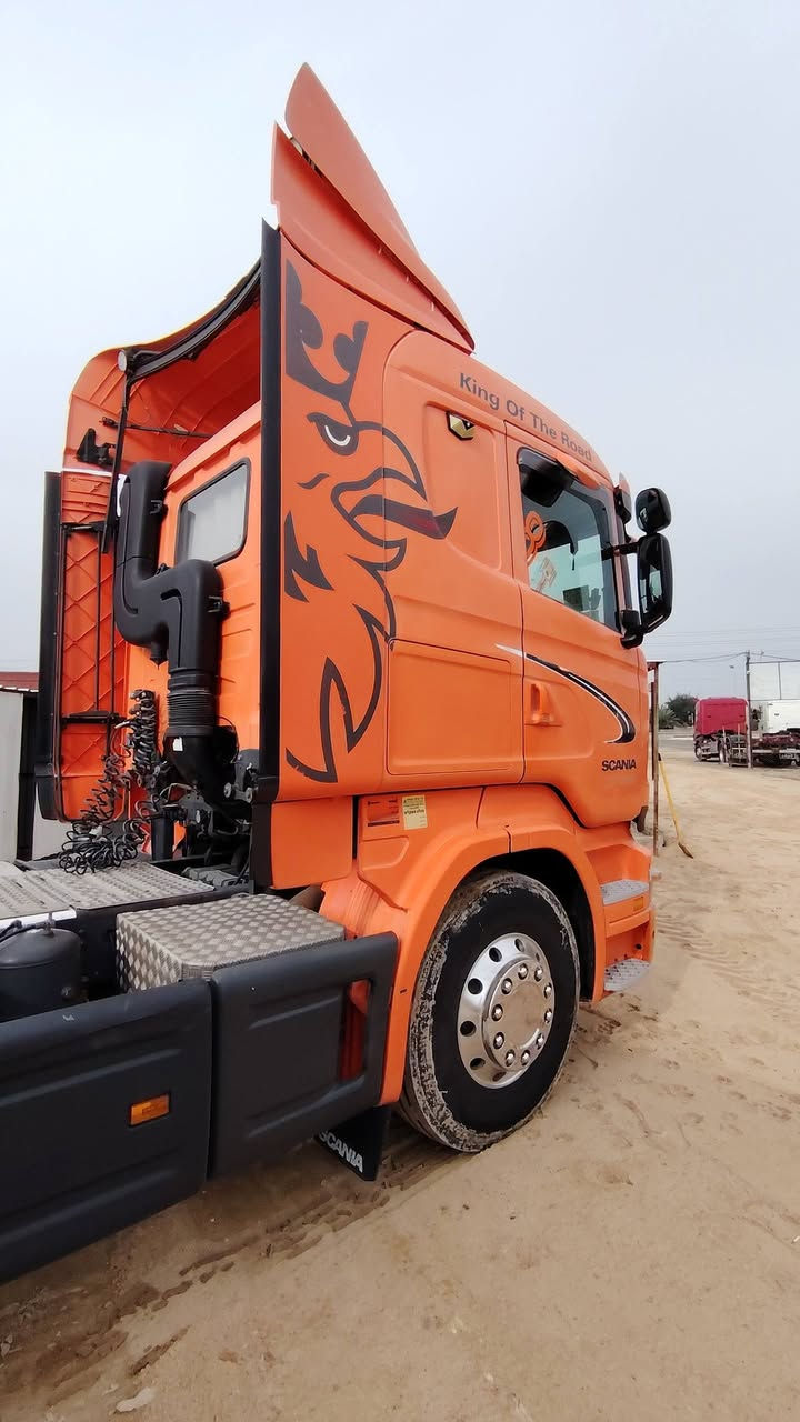 سلام عليكم للبيع سكانيا 2014 فوب مواصفات مجموعه ورده جوبلس مكينه انجكتر R450 كير كهربائي عرجه ريتايدر خمس طكات ثلاجه دبل جنطه تخم ويل كروم السعر 430$ وبيه مجال العنوان البصره الزبير المعارض معرض المهدي للأتصال *********** ابو علي ***********
