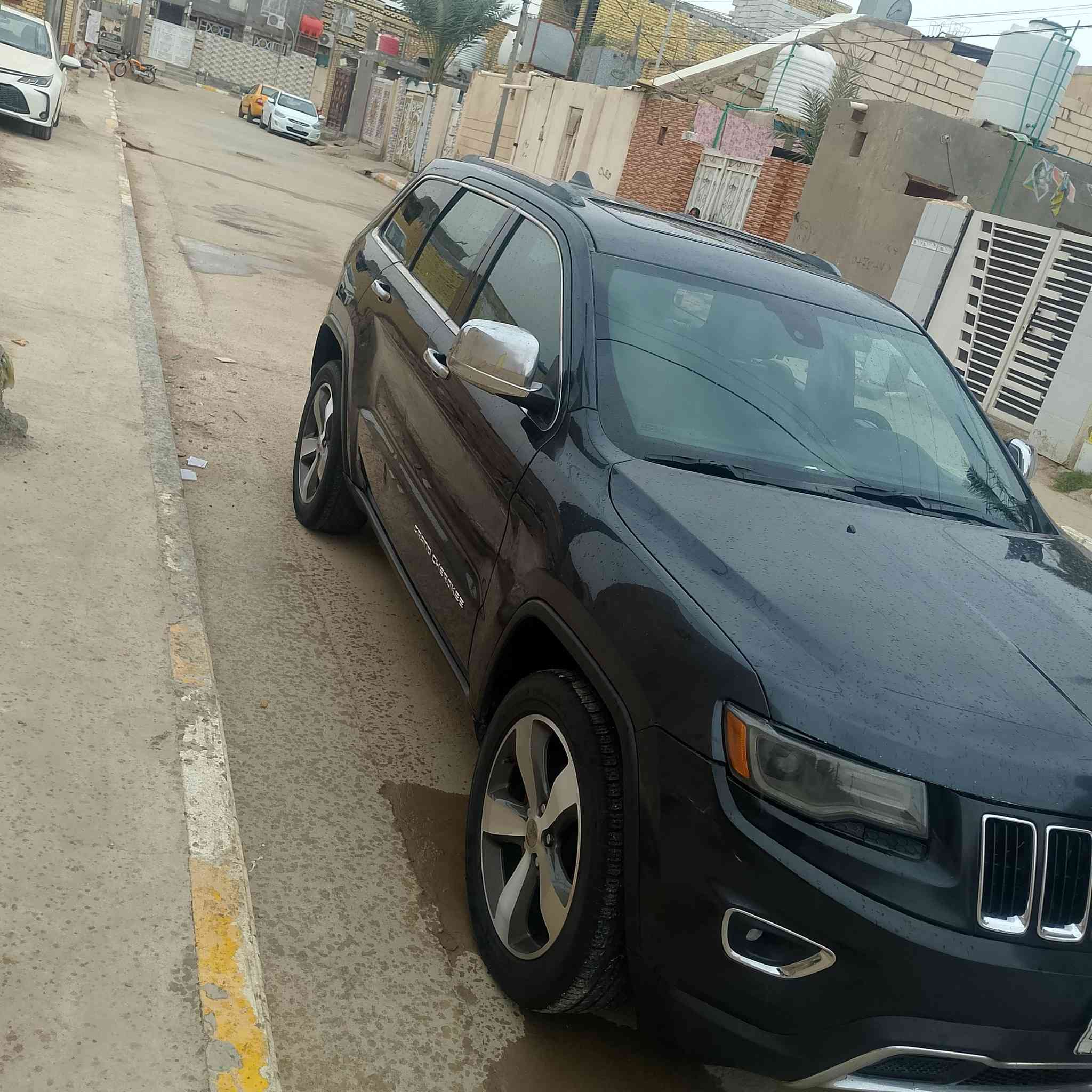 سلام عليكم سياره جيب شاروكي موديل 2014 السيارة فول الفول واحد على واحد مكينه 3600 فتحه كشنات جلد شاشه تبريد تتفأه كله شغاله والسياره مال جناي والسياره مداور ثاني يوم السيارة بيه جاملغ وبنيد تبديل و الباقي مكفول كفاله عامه السعر 180وبيه مجال للطيبين بكان السيارة ناصريه غراف ***********
