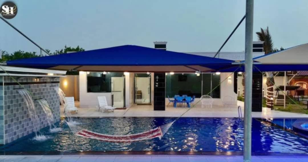 مزرعه بيت الورد 🌹 
رقم الحجز***********)

إحجز مزرعتك وتمتع بالخصوصية التامَّة 🥰

يتوفرُ جميعُ الخدمات التي تخطرُ على بالكم مع أجواءِ الطبيعةِ الخلابةِ الساحره 😎 

مميزاتُ بيت 🌹

1. مساحة المنتجع دونم

2.التيار الكهربائي على مدار 24 ساعةٍ كاملة دون إنقطاع ويتوفرُ فيه مولدة كهربائية تعملُ بنظام التشغيل الأوتوماتيكي ☺️

3.مسبح خاص للأطفال 👧 👦 

4.مسبح خاص للكبار حجم 12 في 6 متر  

5.يحتوي منتجعنا على ألعابٍ للكبار (( منضدة 🏓 + فيشه ))

6.صالة كبيرة مؤثثة ومكيفة +2 غرفة نومة ومكيفة + مطبخ على الطراز الإيطالي مؤثث بشكلٍ كامل 😍

7.جلساتٌ خارجية من الطراز الفاخر جداً 

 

8.مكانٌ مخصص للشواء مجهز بجميع الإحتياجات الخاصة لذلك 😍

9.مجموعة صحيات داخلية وخارجية متكاملة 

10.تتوفر سماعة داخلية دي جي 🎵

11.علماً يتم تعقيم المكان بشكلٍ كامل بعد كل إستخدام 😷 

إحجز ☀️ إسبح 🏊 إشوي 🐟 وإقض أحلى وأمتع الأوقات مع عائلتك في أجواءٍ صيفية جميلة 

#العنوان_صلاح_الدين_قضاء_بلد.. 

للحجز والإستفسار 

الاتصال على الرقم 

***********

او مراسلتنا واتساب
