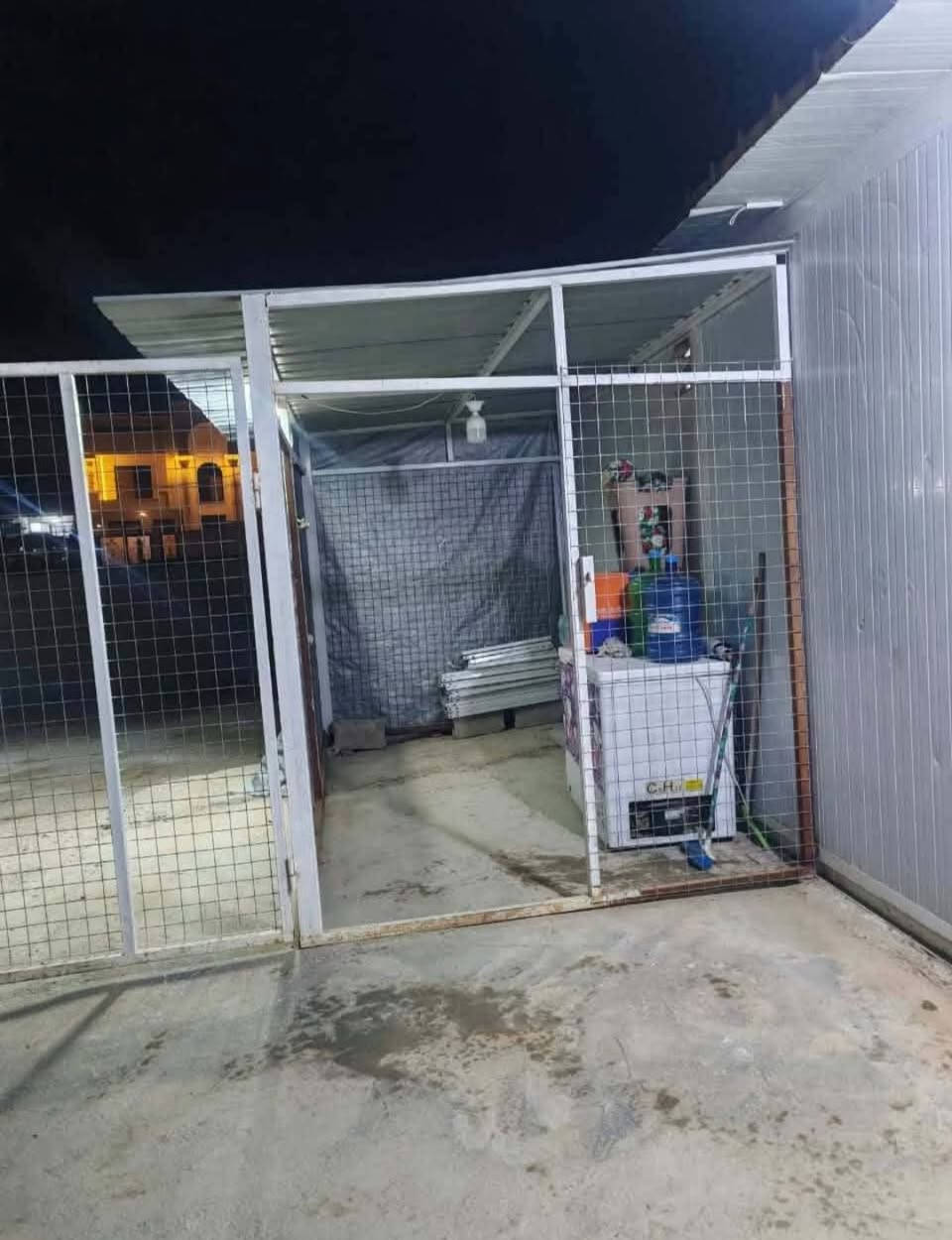 للبيع..... بسعر مناسب
#كرفان سندويش تركي قواطع #چنل شغل درجة اولى قياس الطول 7 متر في العرض 3 متر 
الارتفاع 3 متر.
مؤسس كهرباء وجاهز... مع قفص اضافي مخزن جينكو وحديد وسيم قياس 3 في 3 مع الباب 👇🏻
السعر(( 2 مليون وربع)) وبيه مجال
العنوان /الفلوجة _الشهداء 
***********
*********** اتصال وواتساب
