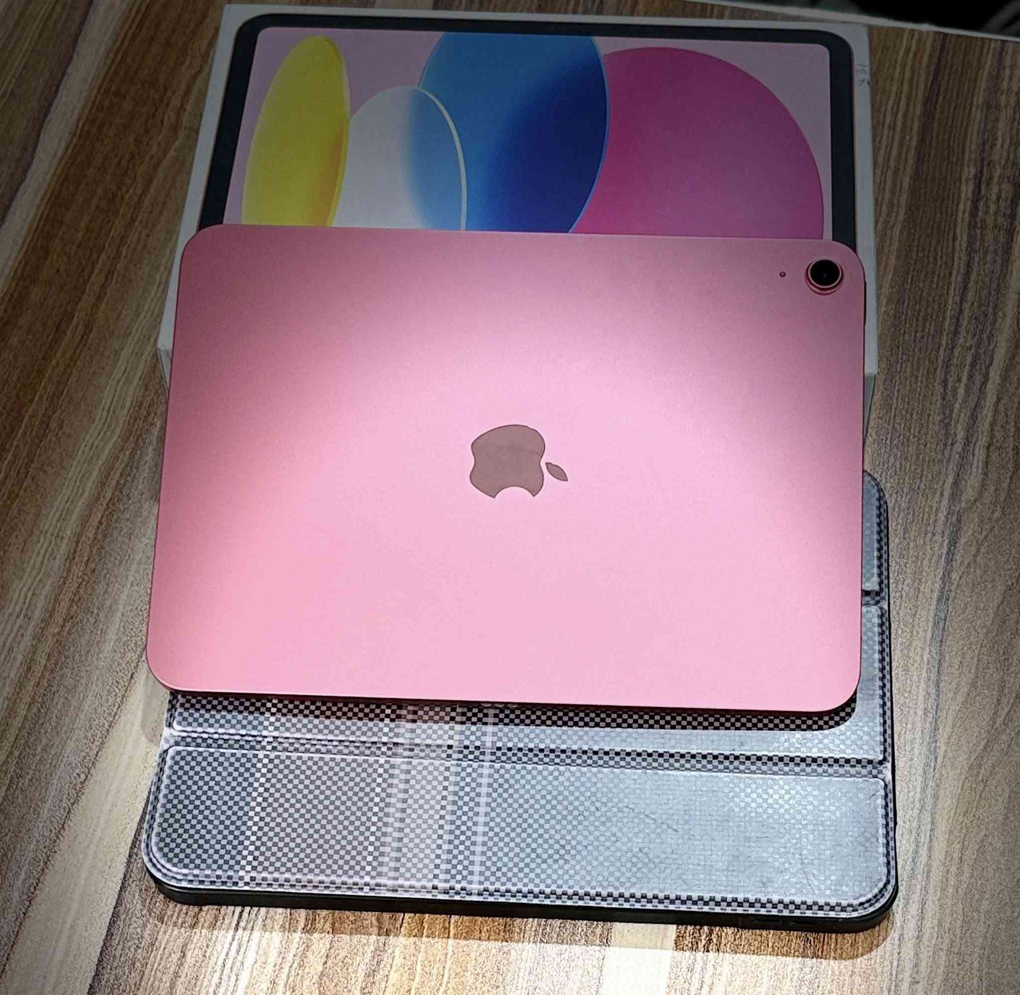 ايباد ابل 11 - A16 ، ذاكرة 128 بطاريته 95 ، الجهاز نظيف ملحقاته كاملة واي شخط مابي ، بـ 400 وبي مجال اللي يريده يتواصل وياي على هذا الرقم *********** .
