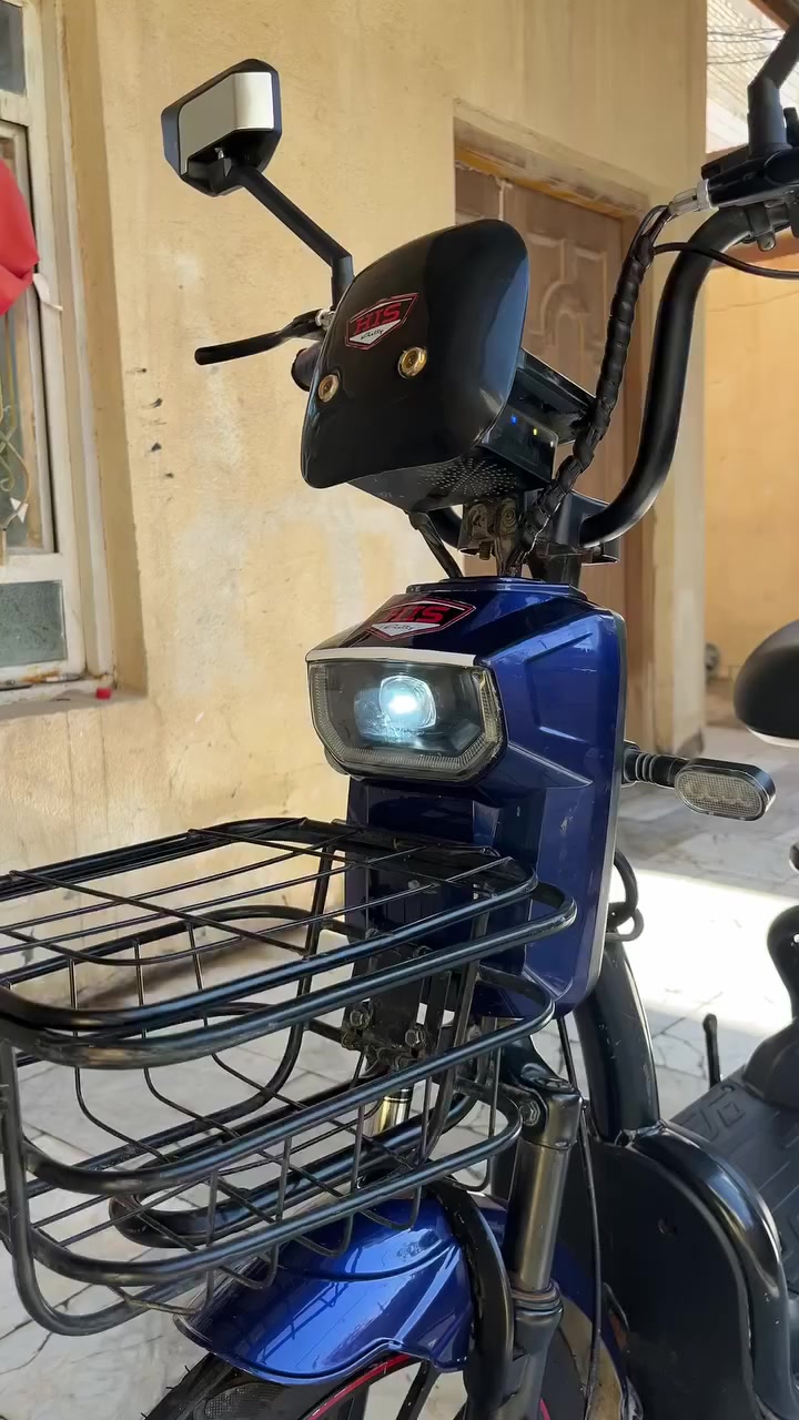 السلام عليكم دراجة شحن وبايسكل شركة HIS موديل 25 حجم 26 ( اكبر حجم ) استخدام قليل مابيها أي عطل فقط حساس البصمه عطلان سرعتها الحقيقه ٦٠ وتكون اربع نمر ، بيها MP3 ، دبل اشاره ، خمس بطاريات 
مكاني ناصرية مركز 
السعر : 325 وبيها مجال للطيبين 
الرقم :***********
