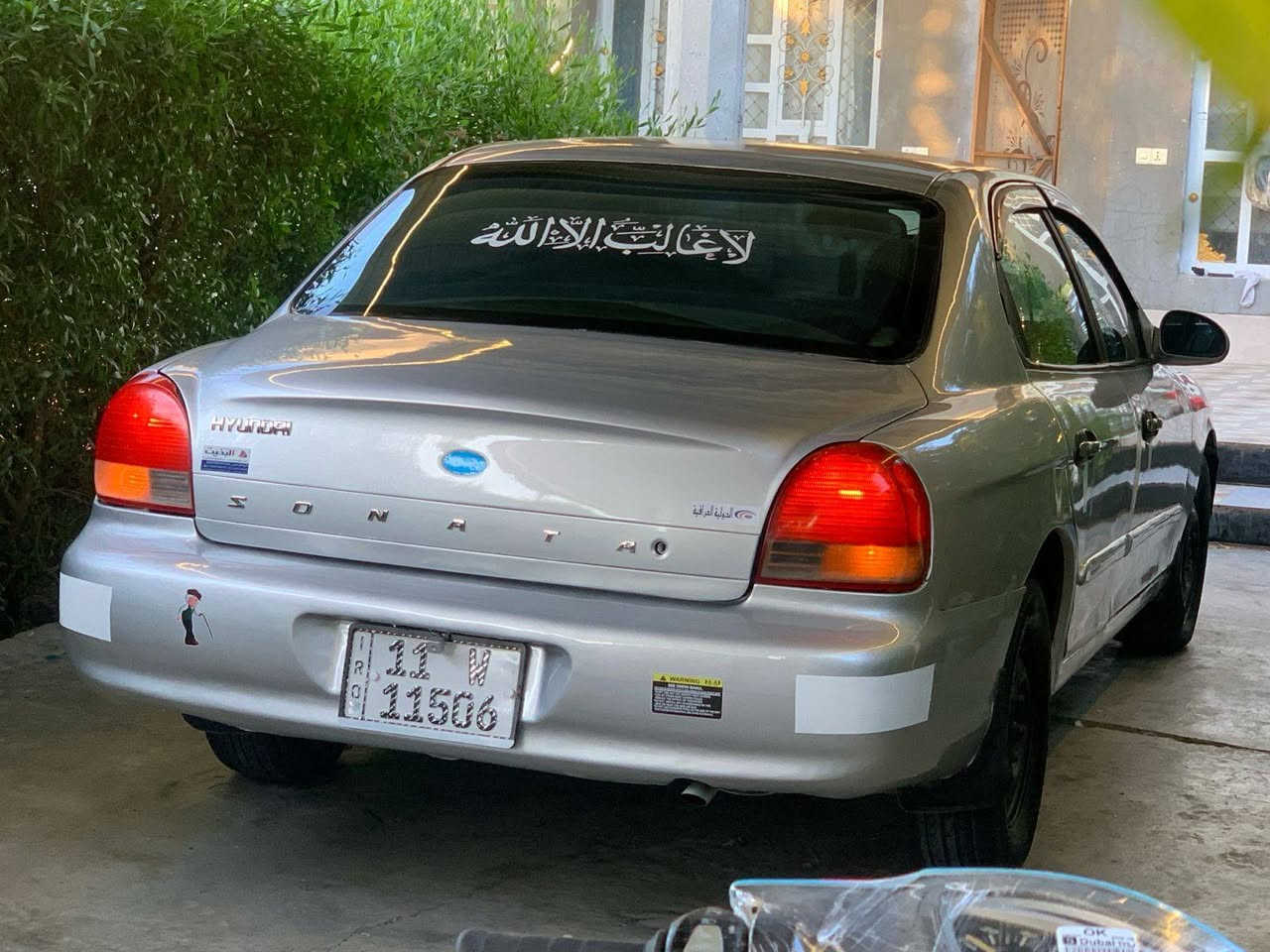 السلام عليكم.....
سوناتا 2001 ..... لون سلفر 

((ضمان الشركه الدوليه العراقيه ))

 
رقم بغداد....   الدولي 11
شرط التحويل...  مشروع وطني 2028  بسمنا هزه جديده و ه جديده 

دوس رياضي 
  جهاز موازنه ABS
أيرباك دركه 
أيرباك دشبول 
تبريد بيانو
حساسات خلفيه 

حته من تعبر ١٢٠ دك جرس ويضهر كلوب

سياره جديده بعده بكتب و كتلوكات شركه و منفيساته عندي
سياره ع أيدينه مستلمينه من شركه و اعرف شبيه ما بيه 

كير اوتوماتك 

يدات نيكل   
كهربائيات ع وضع شركه ولا ملعوب بيه... 

 كشنات بعدهن وضع شركه 

تدفئه نار ... منضومه لايت فول ..تخم تاير.... جديد بأيدي...كير ومكينه خير من الله...... بشرط فول
كهربائيات كله شغاله بلادي.... 

شرط لغود وتكم عله وضع الشركه مملعوب بيه....

كيجات كله شغاله حته ل بانزين هم يشتغل 

سياره ما بيه كل عيب تخبل ول ياخذه  يرحملي من وراه 
دشبول ابد جديد زلغ ما بي .... 
بطاين جدد 4 
صدر خلفي أمامي كله جيد ما ملعوب بي عشركه  نعومه صاعد حديث درايم شفتات جدد و مشط هم مال حاويه قبل يوم بدلتها ... 
بشرط ترايك 200. 
غرفتها جديده ...دواخلها مثل كشنات شركه جدد ❤ ... ..مسجلها فول......كيجات كلها شغاله...
محرك  20.4 (المرغوب) 4 

السعر)( 55 ))بيها مجال

***********
***********

ميعجبك سعر عوفه لا تعليق رجان الله شاهد سياره متعوب عليه 
الموشراي لايضل ابكيفيه ينطي اسعار والسوك كلشي بي السياره محد يعرف قيمتها بس الجناي وبلحقيقه احله من الصور ❤️وحلالي عزيز مثل مانته عزيز ✋
