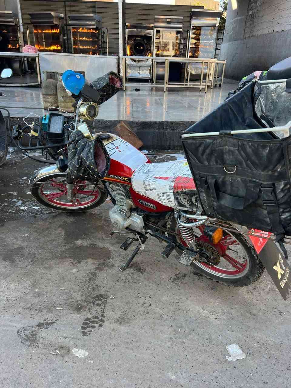 السلام عليكم دراجه سيفان موديل 23محرك مبدل ولفات فقط كهربائياتها كلها شغاله اشاير كلها شغاله يشتغل سلف وهندر السعر375وبيها مجال مكاني تكريت شارع زيونه اتصال فقط 
***********
