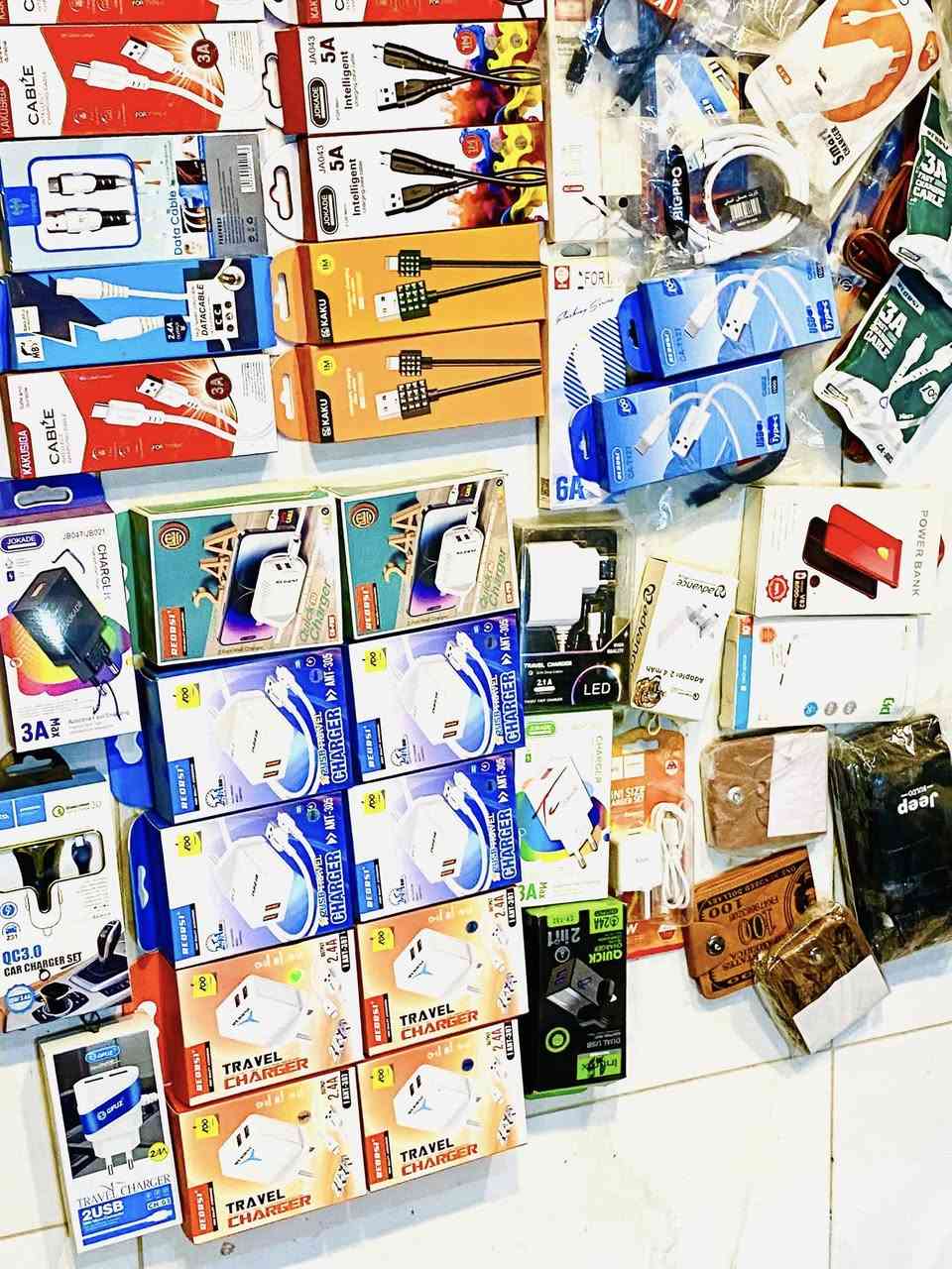 شلعة تعزيله اكسسوارات  400 قطعة   يوجد توصيل جميع محافظات    للتواصل واتساب ***********
