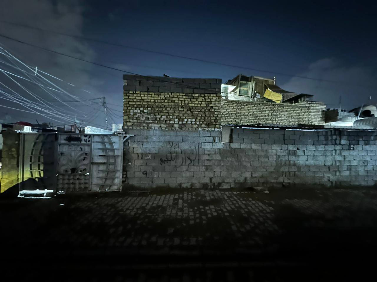 السلام عليكم بيت للبيع مساحة 150 ركن واجهيه 10 النزال 15 المنطقه حي الصدرين مقابيل محكه الشعب قريب علئ شارع العام المنطقه كامل الخدمات البيت يحتوي على 3 غرف وصاله ومنور و2حمامات ومطبخ وكراج كبير 40 متر
الرقم الهاتف:***********
واتساب متواجد مازنجر متواجد
سعر 80 وبي مجال حك الجيه وبخدمتكم
