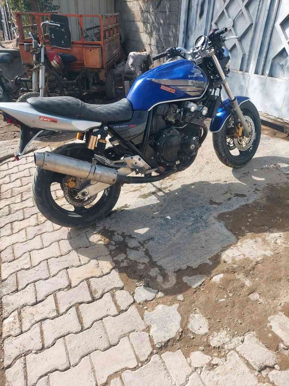 سلام عليكم سيبي 2 /8ولف سعر/مليون 10000/مابيهه مجال كمرك مدفوع وصل المعرض بيها نكره باي وقت خير من الله محرك شرط بعده بحاله جيده نقص كلوب أمامي وشاير وتك دشبول تايرات جدد عنواني بغداد مجمع بسمايه الاستفسار تصل او وتساب ***********
